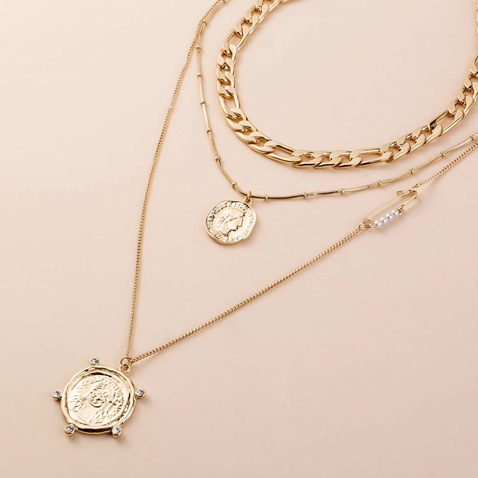 Collar Triple Capa Chapa de Oro para Mujer