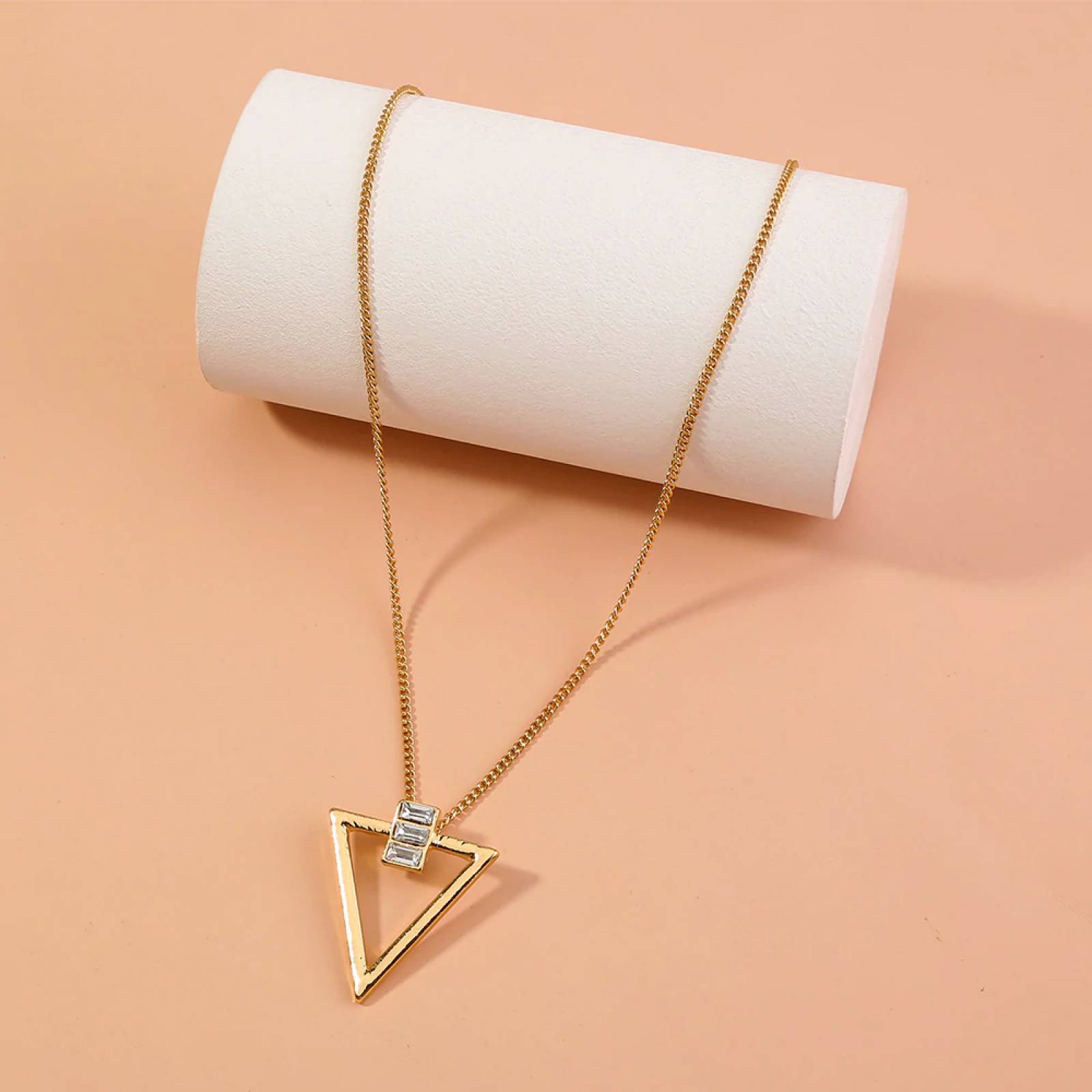 Collar  Triangulo Invertido Chapa de Oro para Mujer