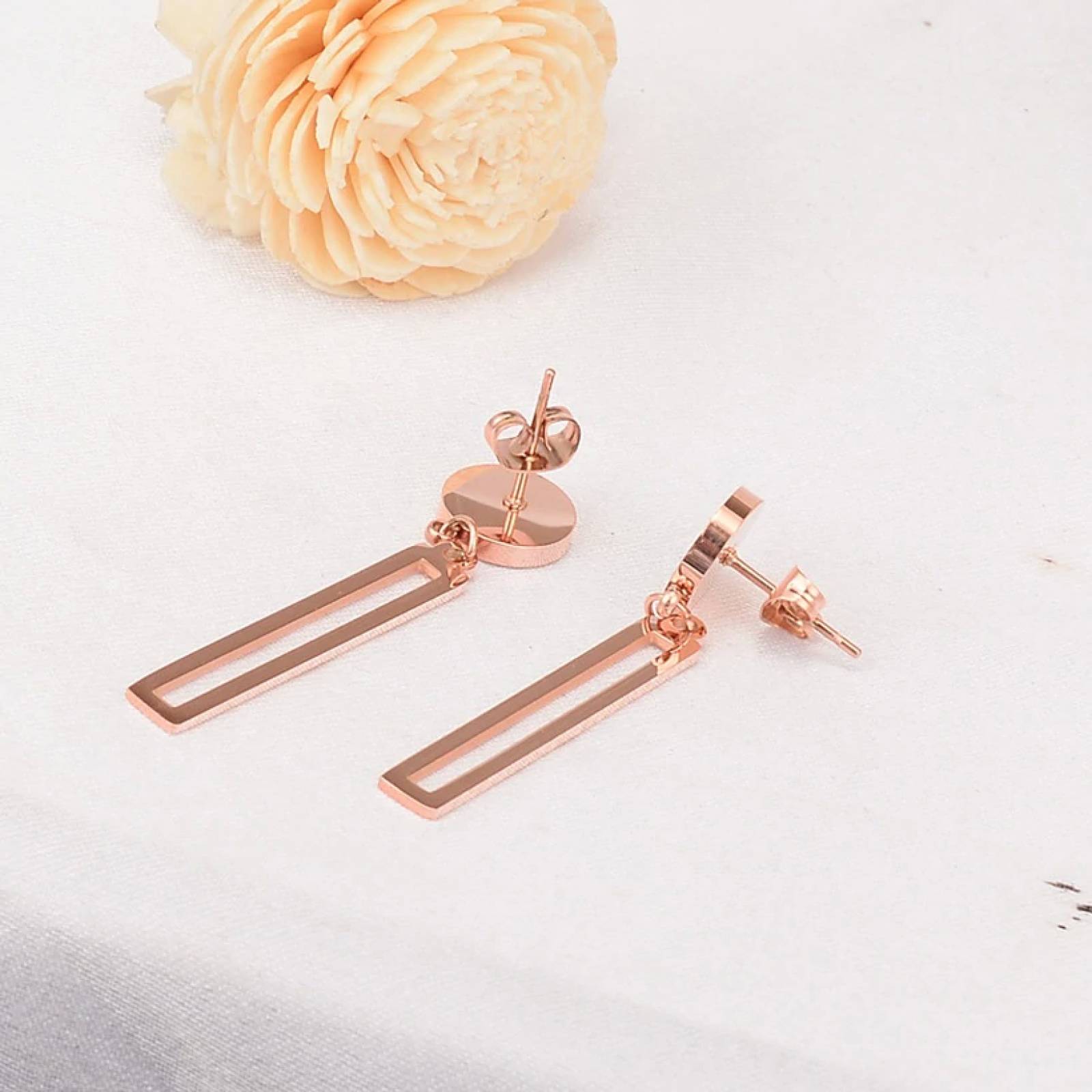 Aretes Circulo Negro Rose Gold para Mujer