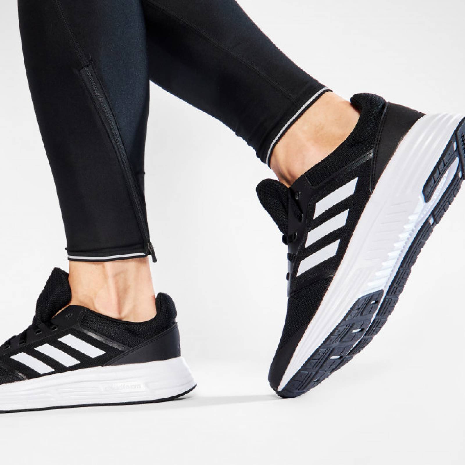 Tenis Adidas para Hombre Galaxy 5 FW5717 Negro