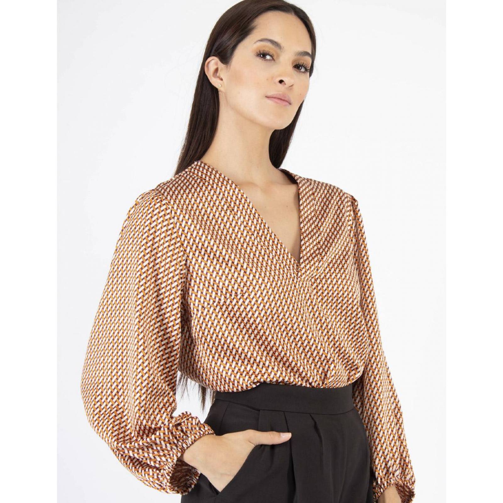 Blusa cuello V manga bomba retro AMAD para dama 