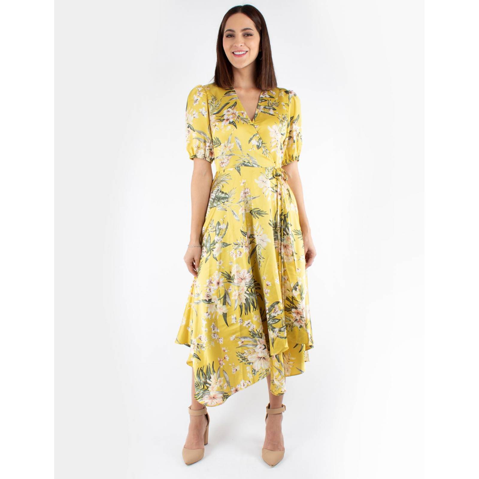 Vestido floral amarillo, de largo asimétrico 