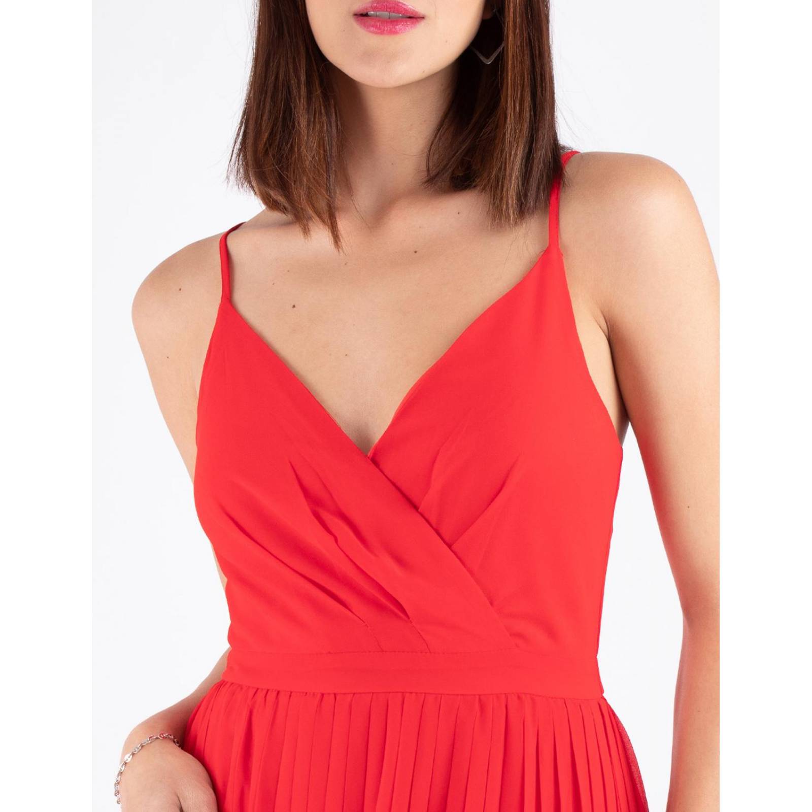 Maxi vestido de tirantes con falda plisada