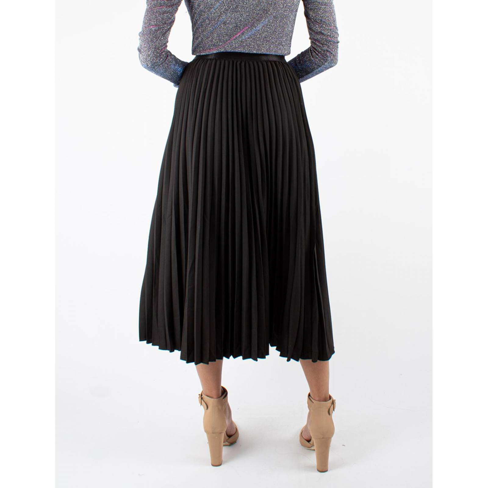 Falda midi plisada clásica