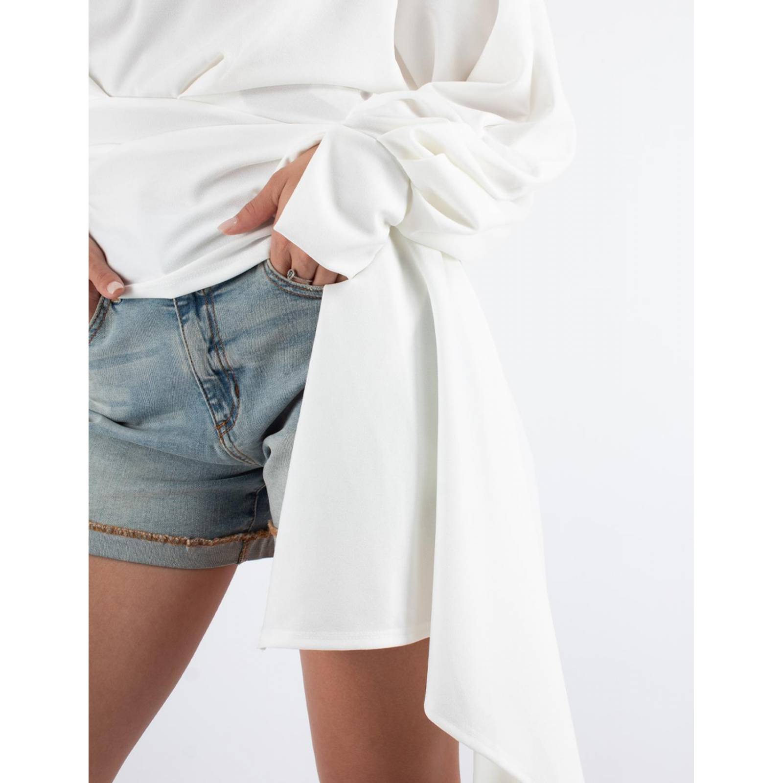 Blusa de corte asimétrico extra largo