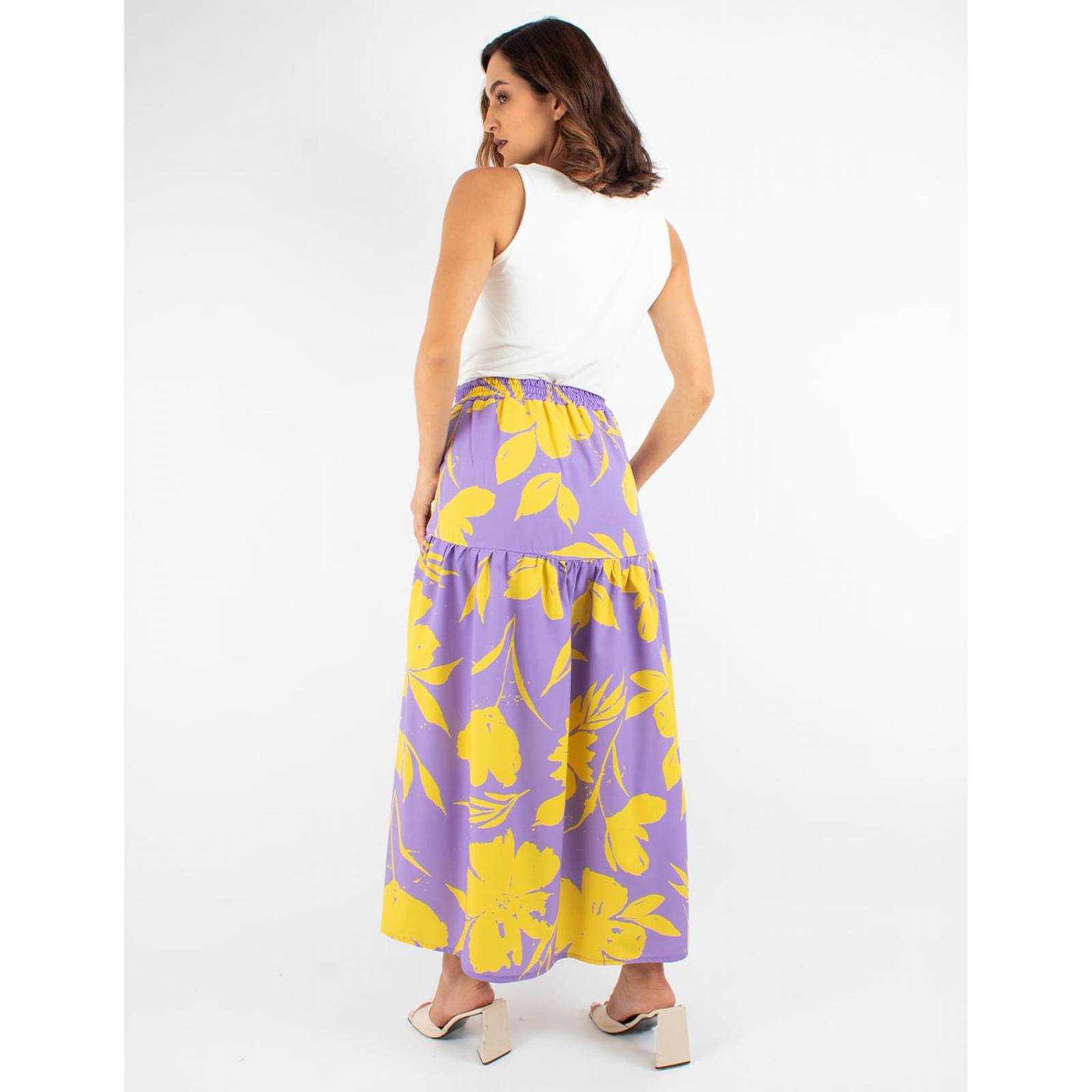 Falda con olán ancho fruncido de print floral lila con amarillo 