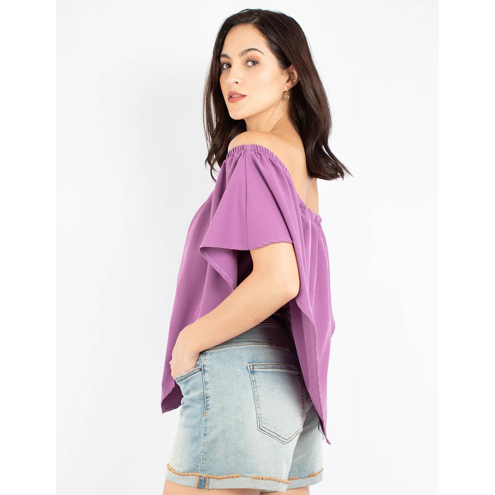 Blusa hombros descubiertos con olán en pico 