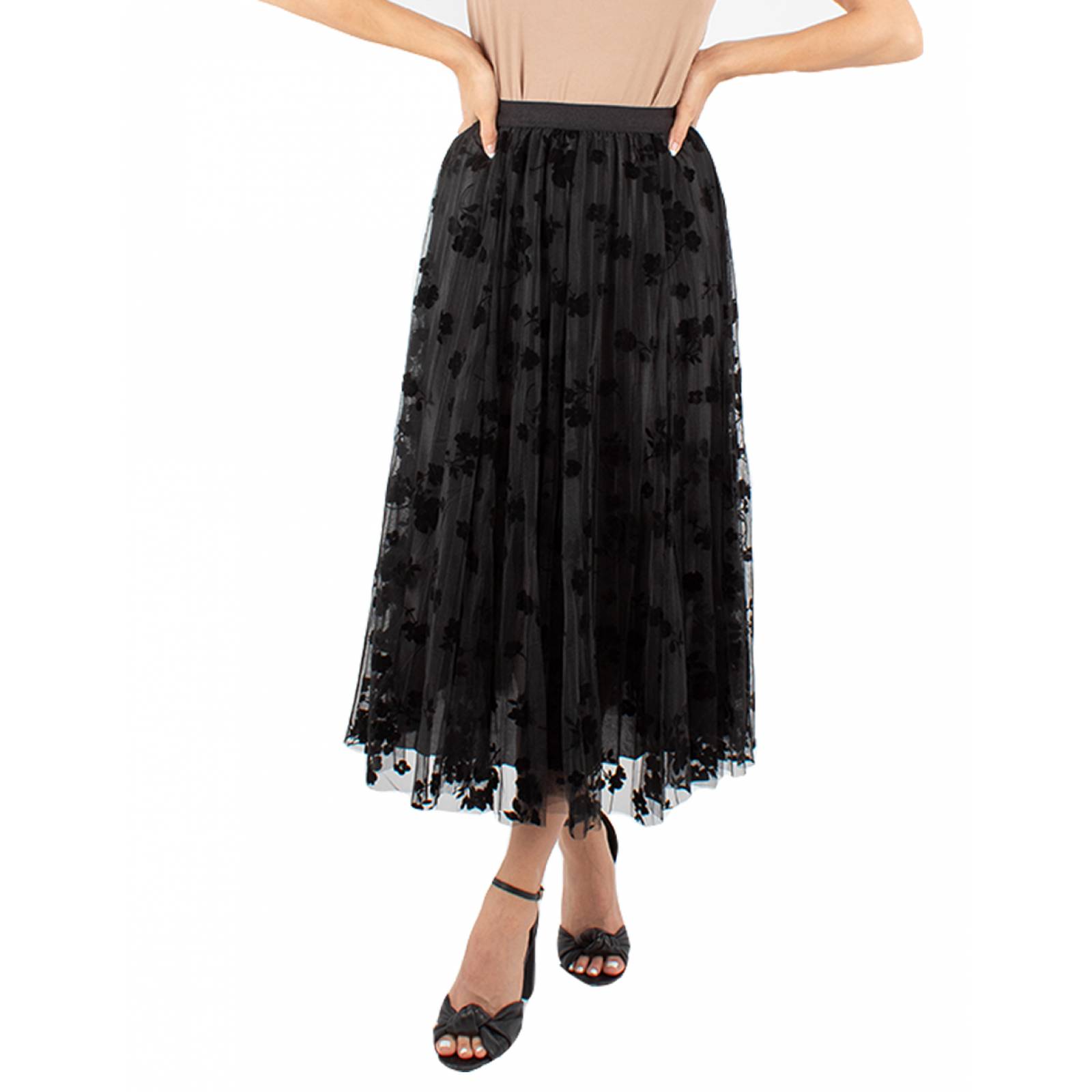 Falda de tul amplia con flores
