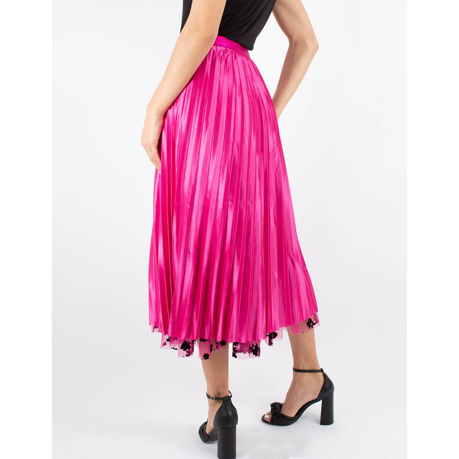 Falda de tul amplia con flores