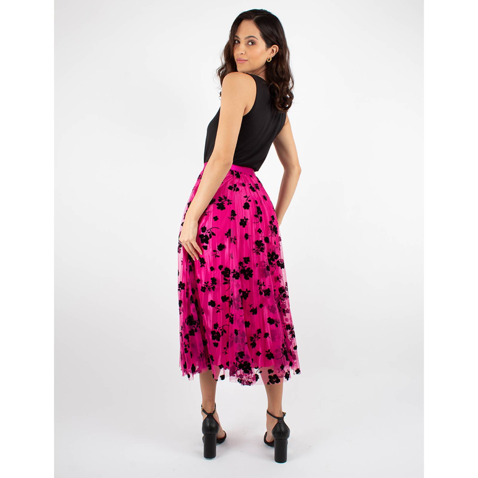 Falda de tul amplia con flores