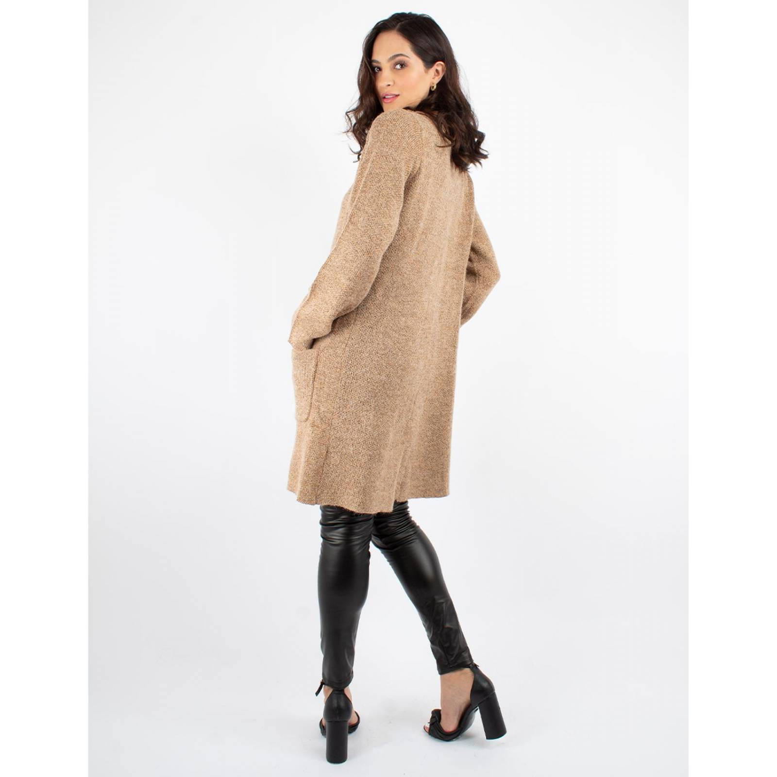 Suéter tejido con botones 