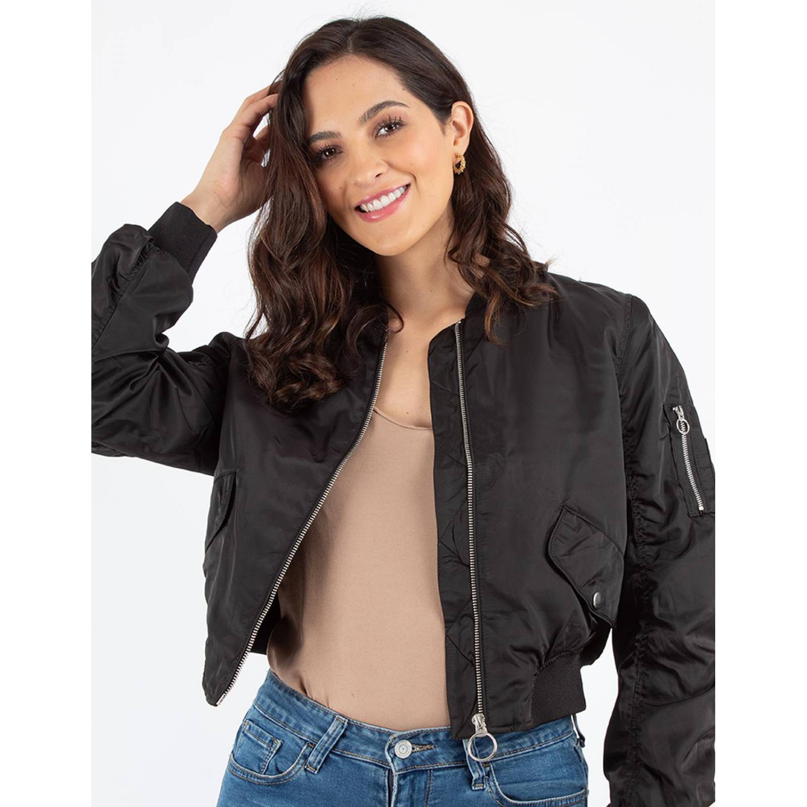Chamarra tipo bomber jacket con bolsillos 