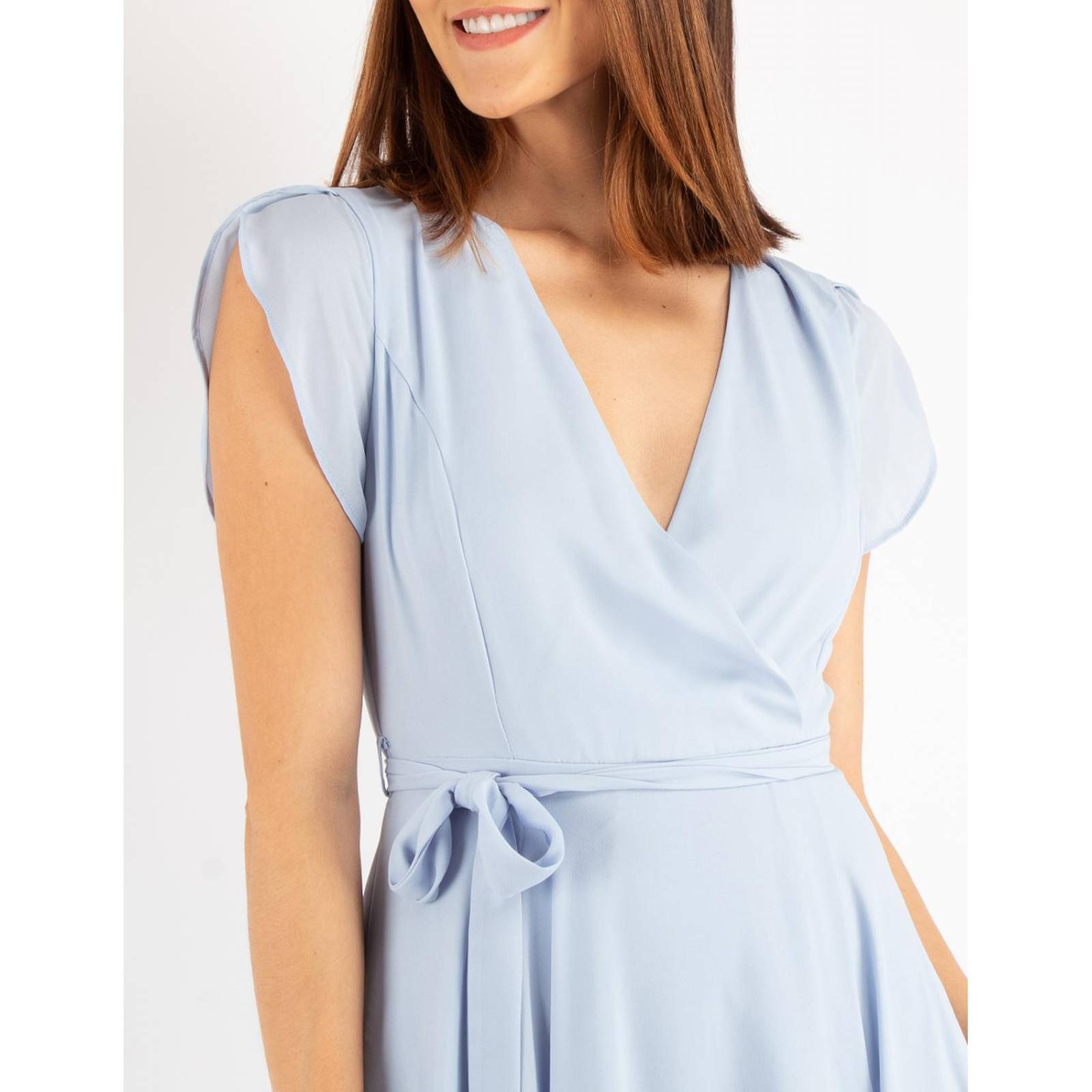 Vestido fluido falda envolvente con cinto