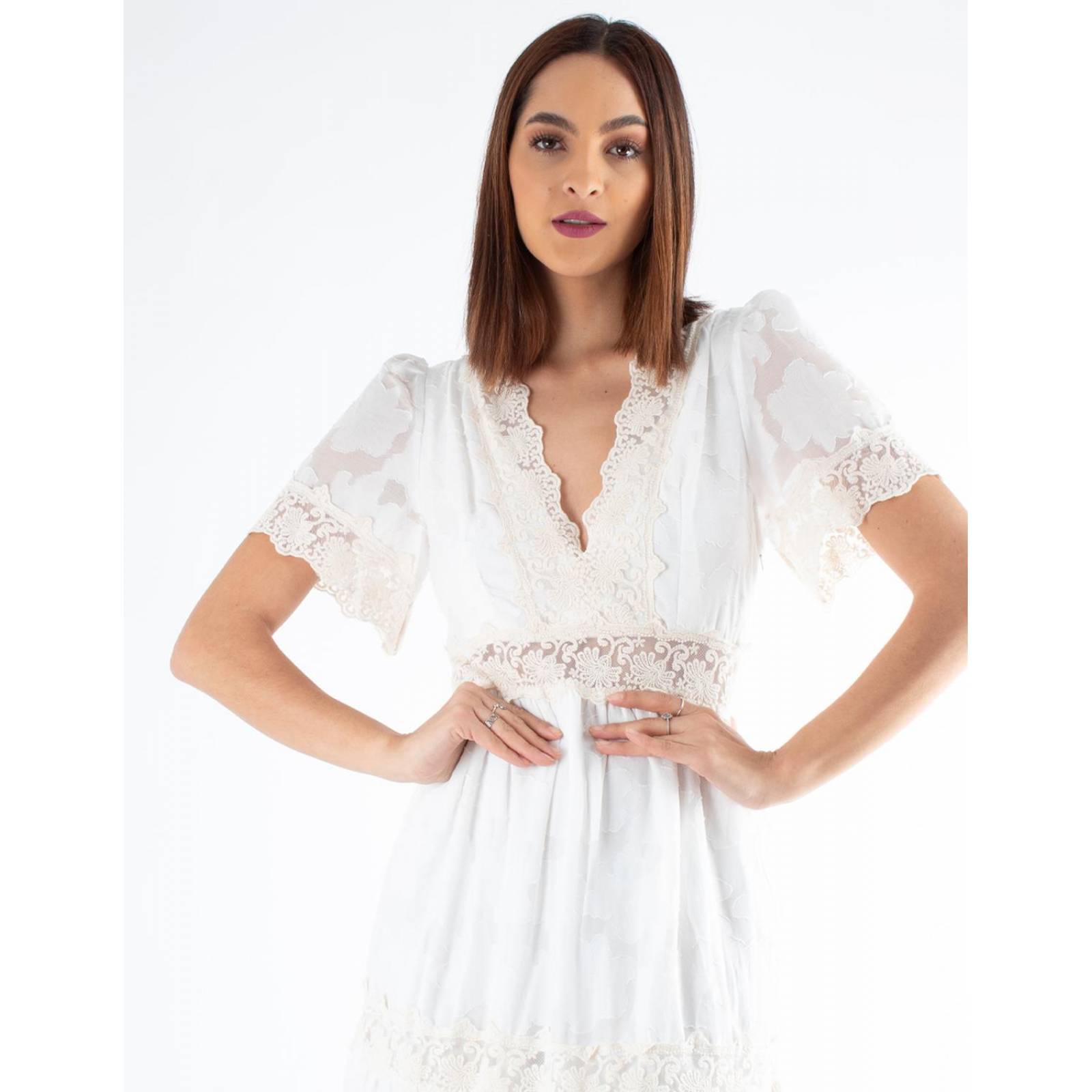 Vestido maxi de encaje blanco cuello V 