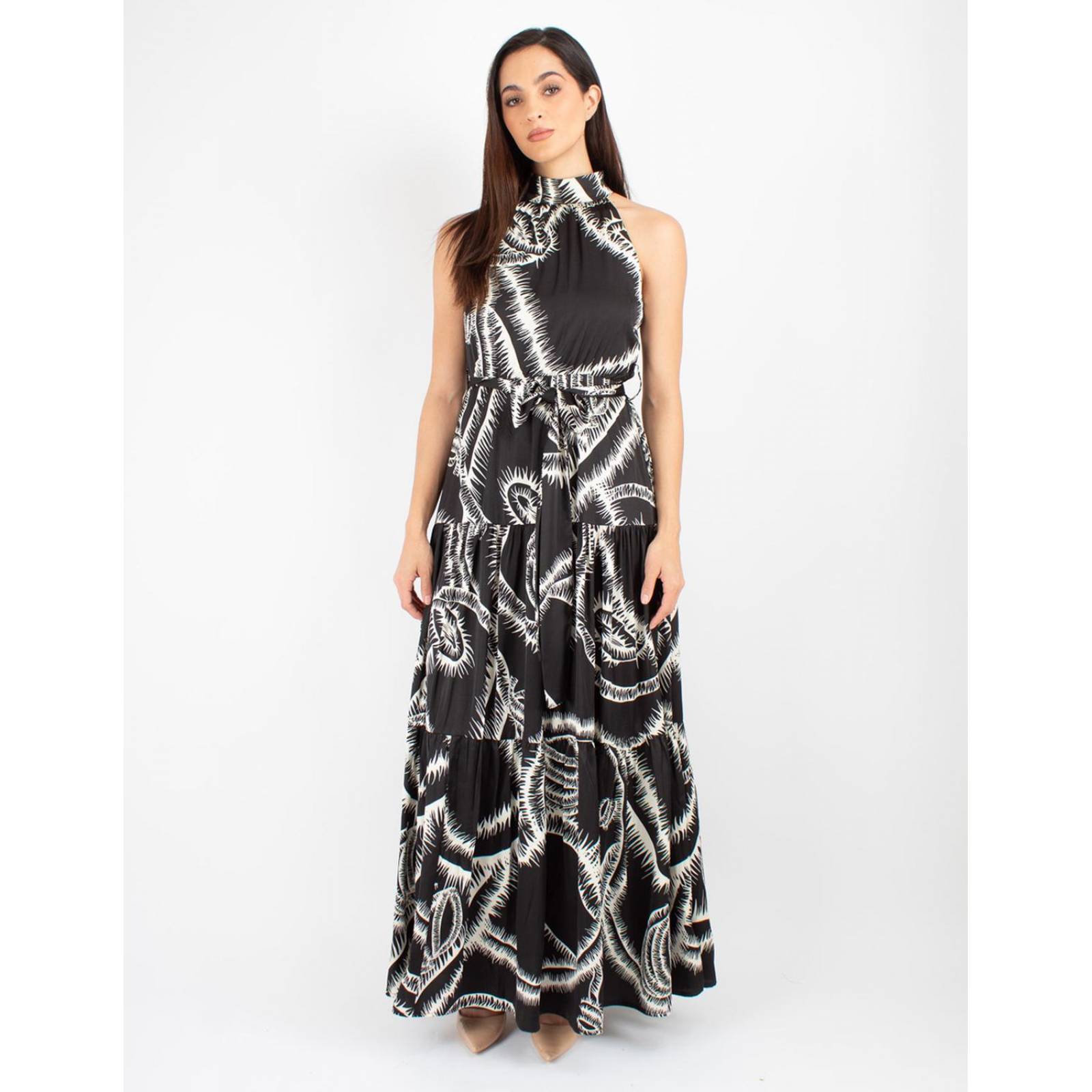 Maxi vestido blanco con negro cuello halter 