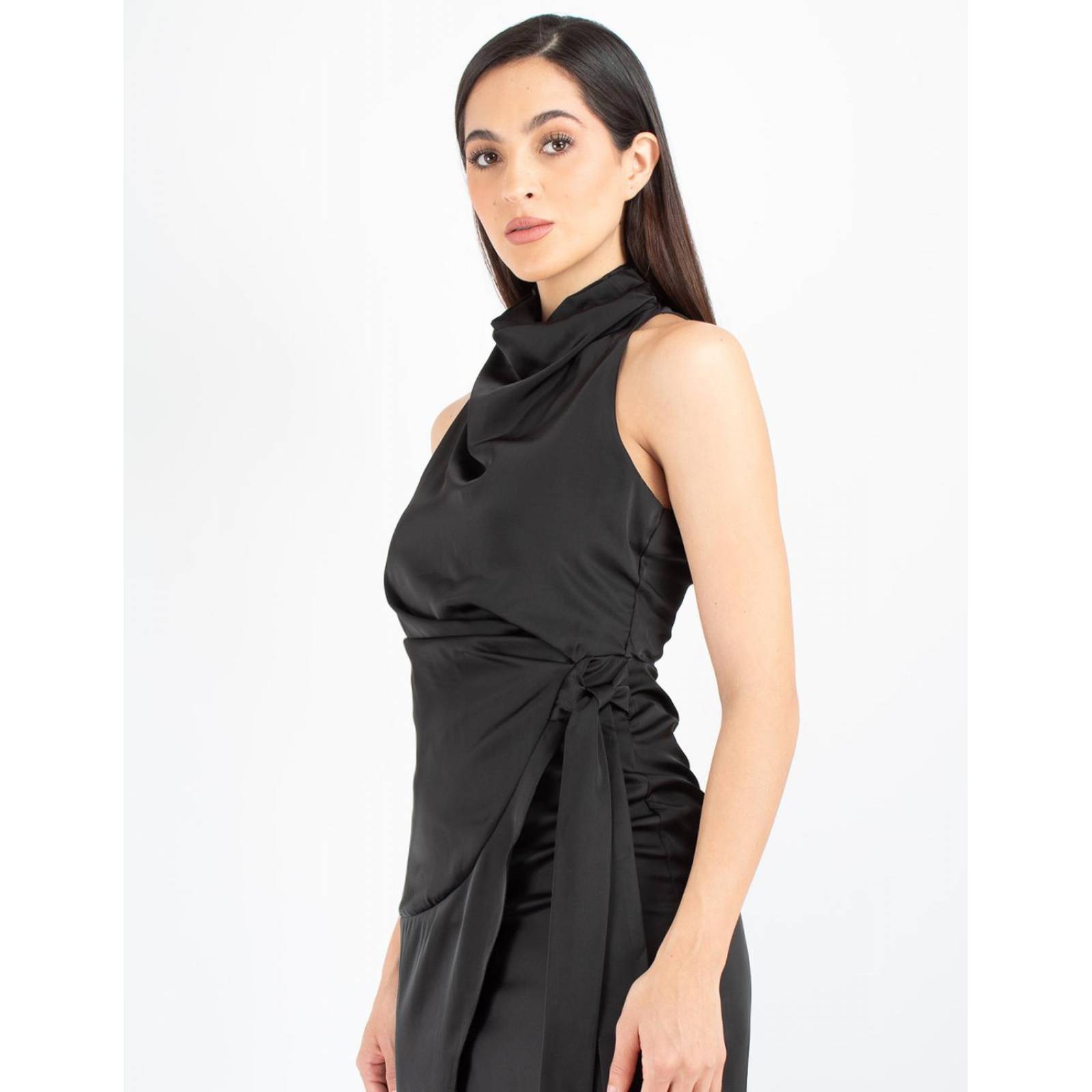 Vestido falda lápiz con abertura, cuello halter 