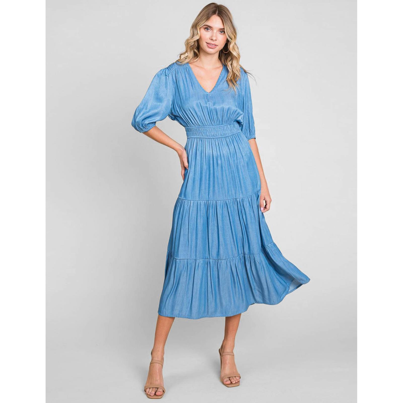 Vestido de mezclilla ligera largo midi con olanes 