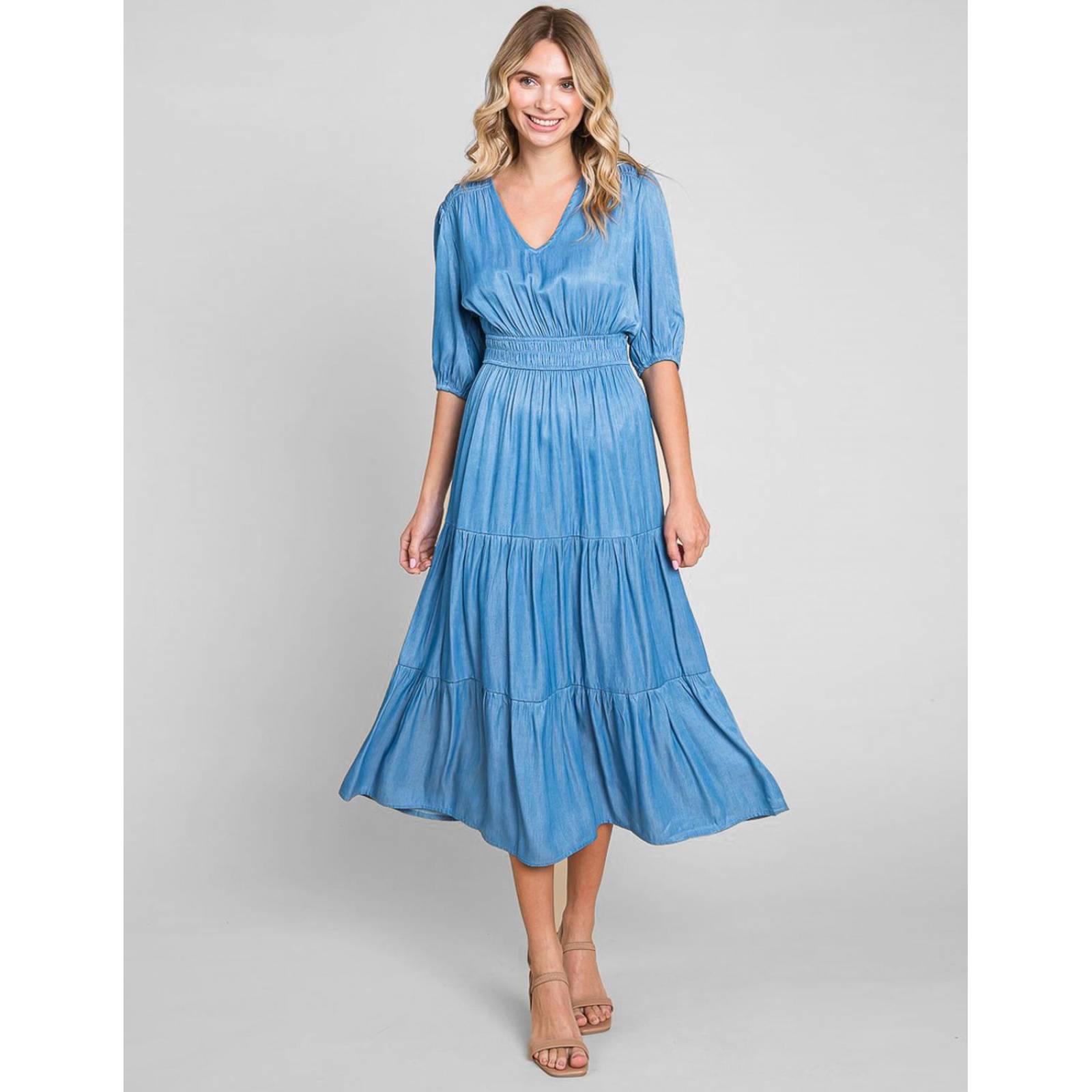 Vestido de mezclilla ligera largo midi con olanes 