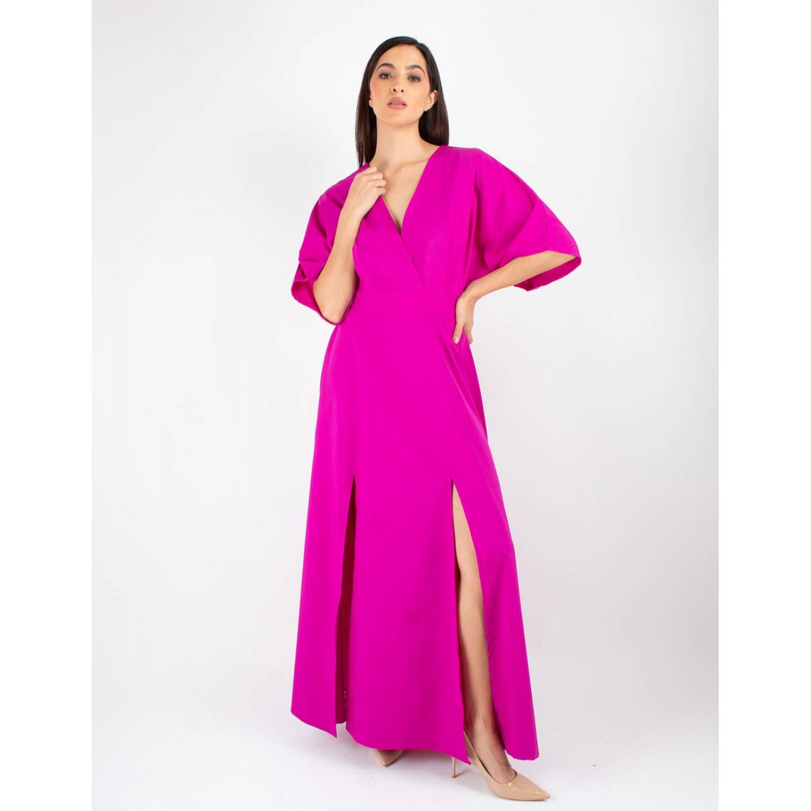 Maxi vestido manga kimono con aberturas al frente 