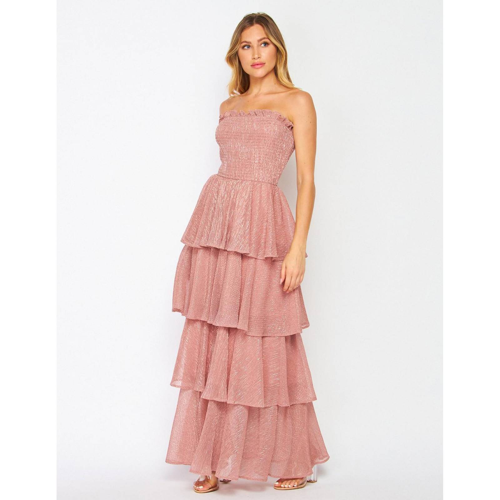 Vestido strapless con falda en capas 