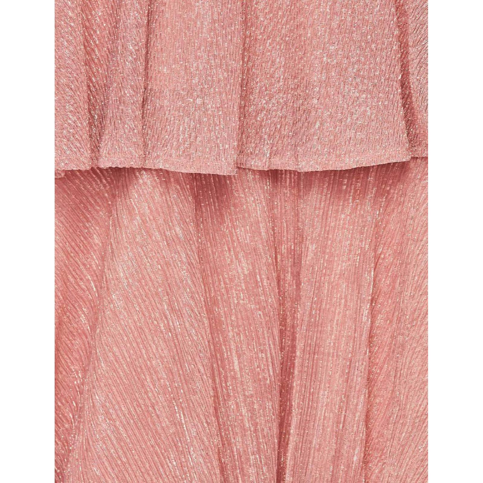 Vestido strapless con falda en capas 