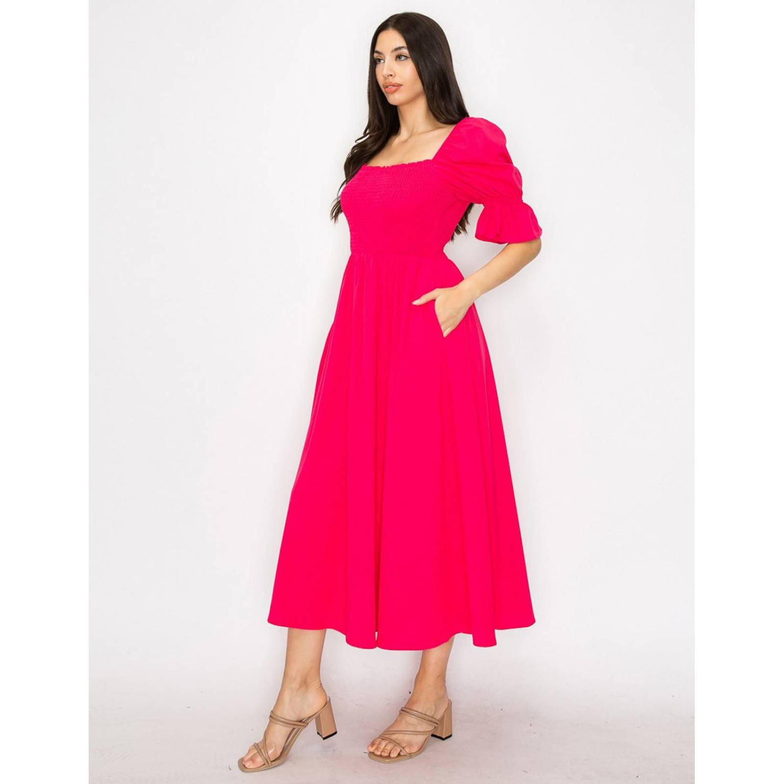 Vestido con elástico en el talle y manga bomba