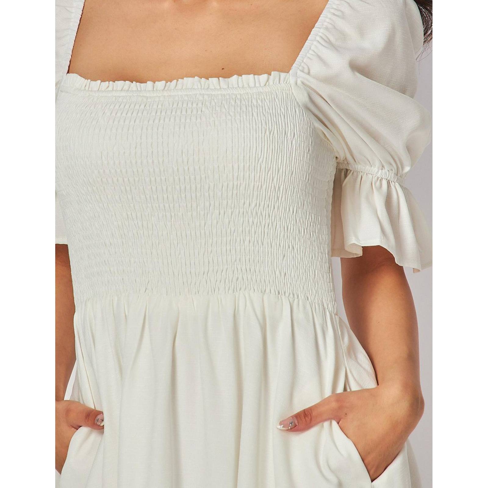 Vestido con elástico en el talle y manga bomba