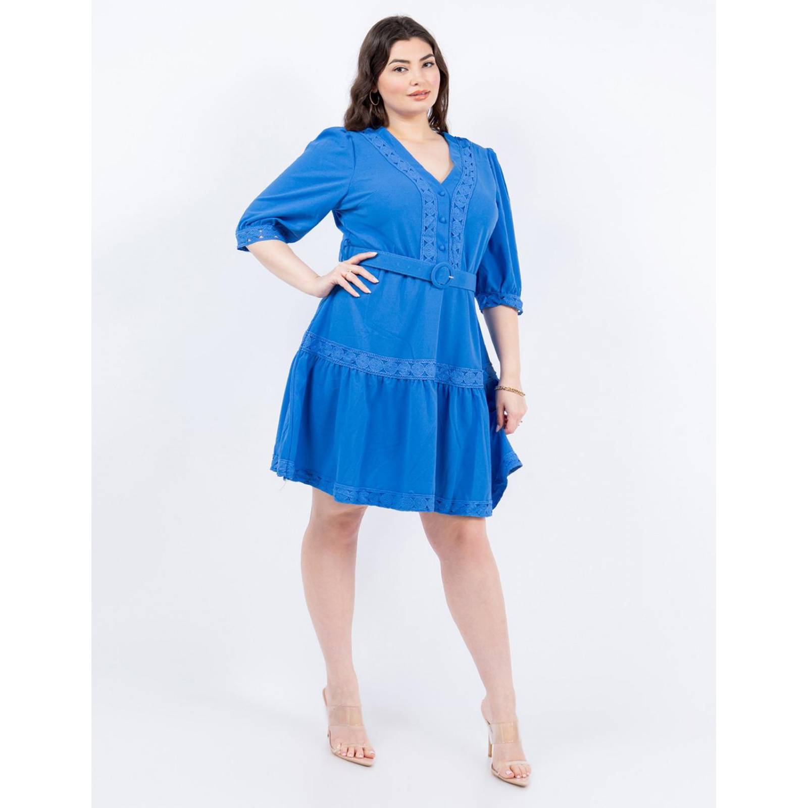 Vestido corto de encaje con cinto Curvy .