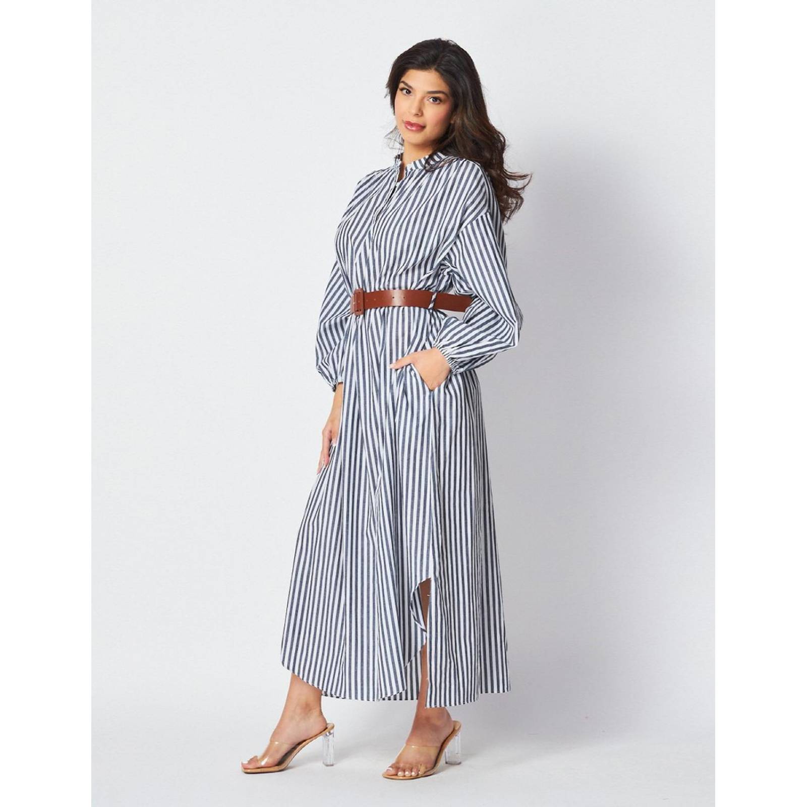 Vestido camisero de rayas azules con cinto 