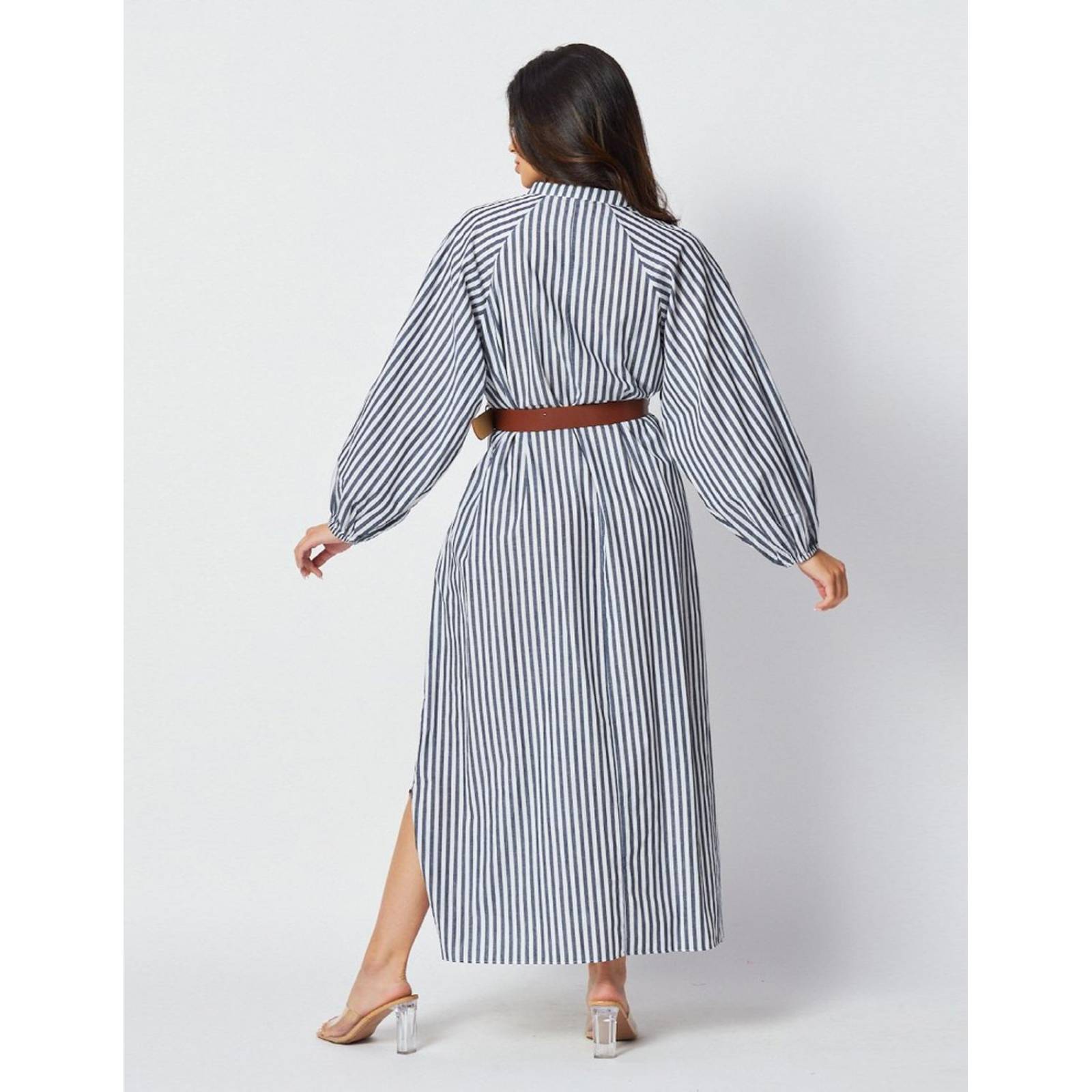 Vestido camisero de rayas azules con cinto 