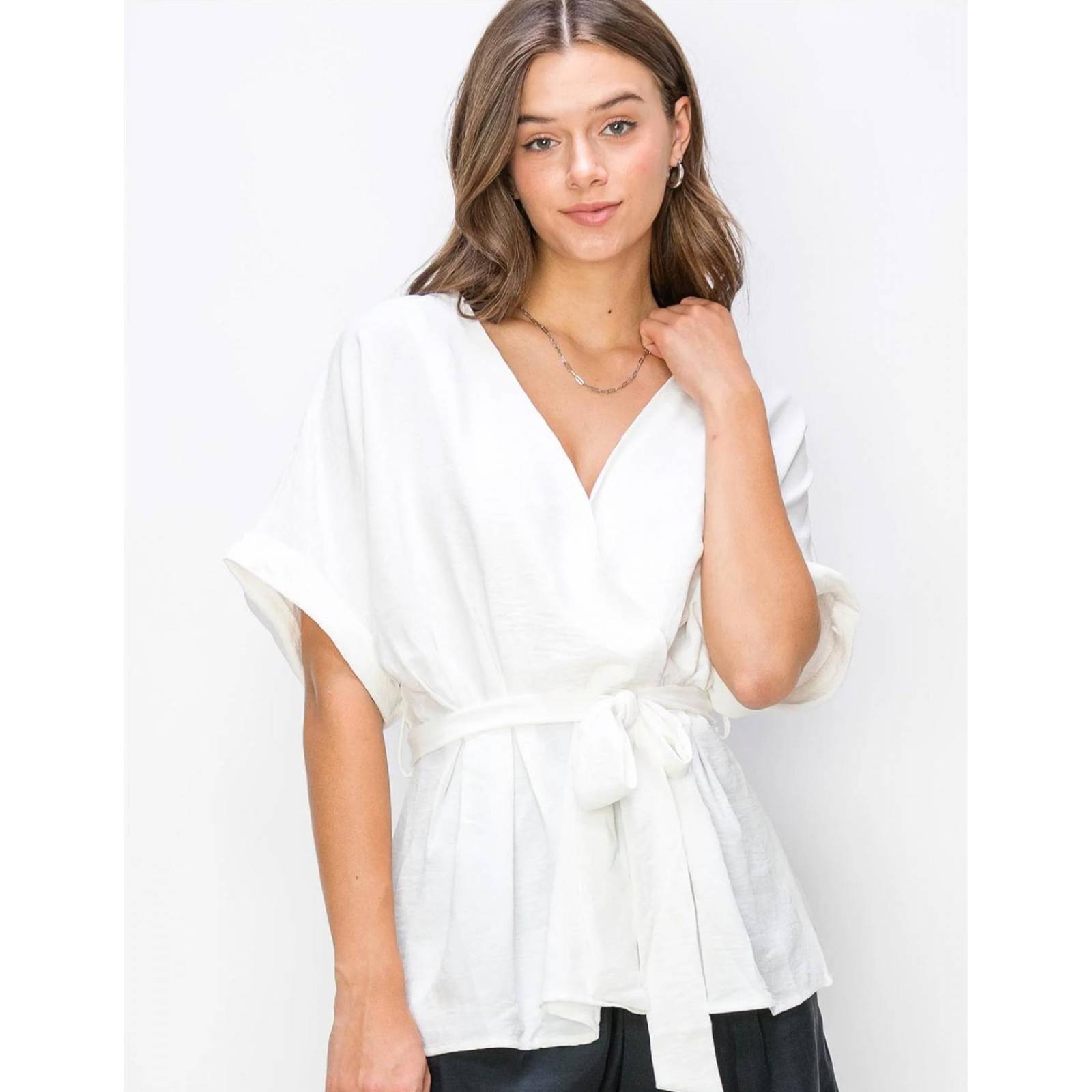 Blusa peplum con cinto 