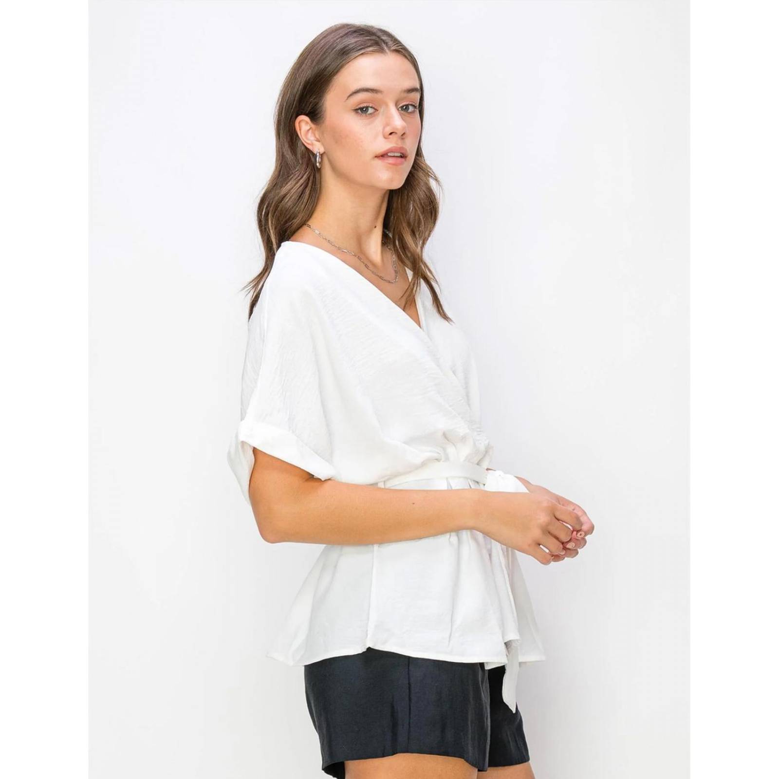 Blusa peplum con cinto 
