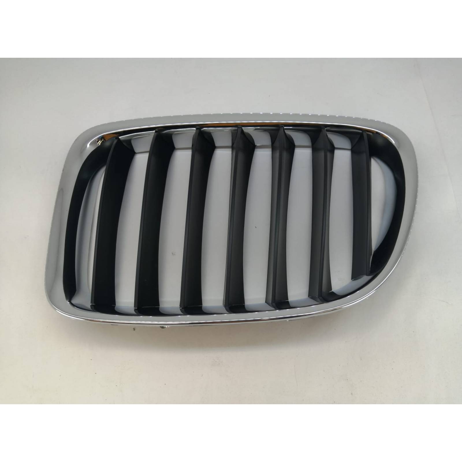 Parrilla Bmw X1 13-15 Cromo/Negra L