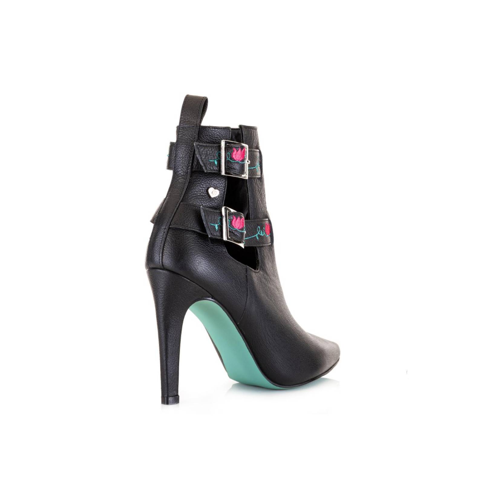 Botin Aguja Negro PIKIKI detalle en bordado 