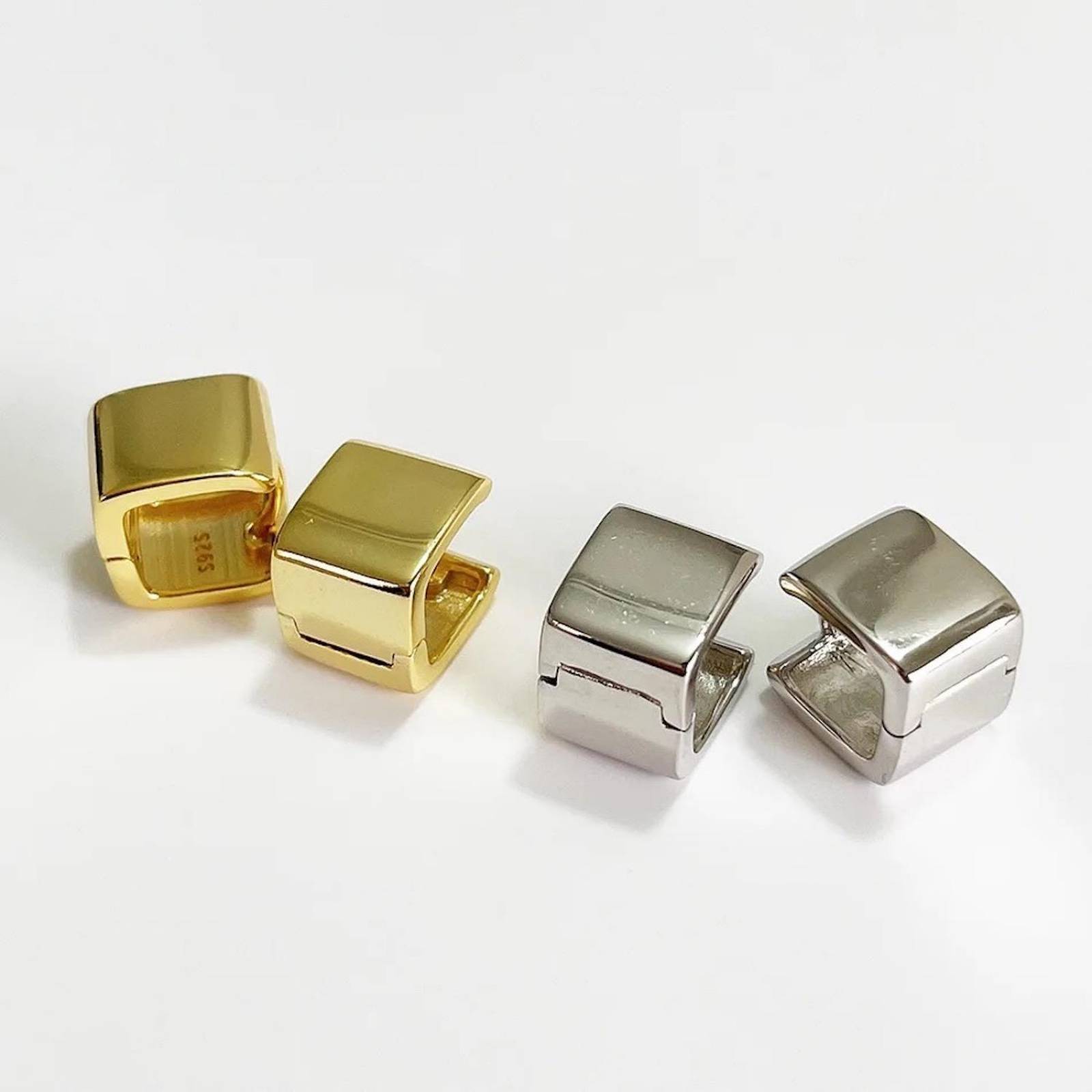 Aretes ARETIZE Cuadrados de Plata de Ley 925 Baño en Oro de 18k Dorado Mujer Unitalla + Caja de Regalo 