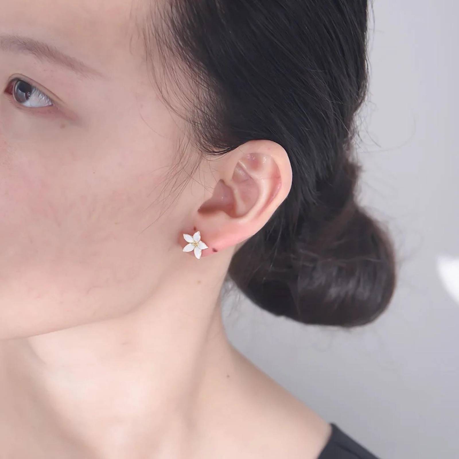 Aretes ARETIZE Flor de Plata de Ley 925 Plateado Mujer Unitalla + Caja de Regalo 