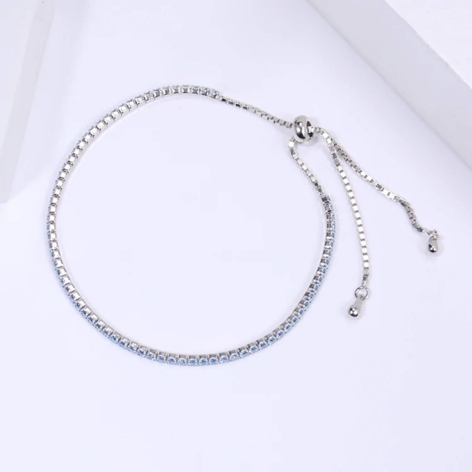 Pulsera ARETIZE Brazalete Tenis de Plata de Ley 925 Baño en Oro de 18k Zirconias Dorado Mujer Ajustable + Caja de 