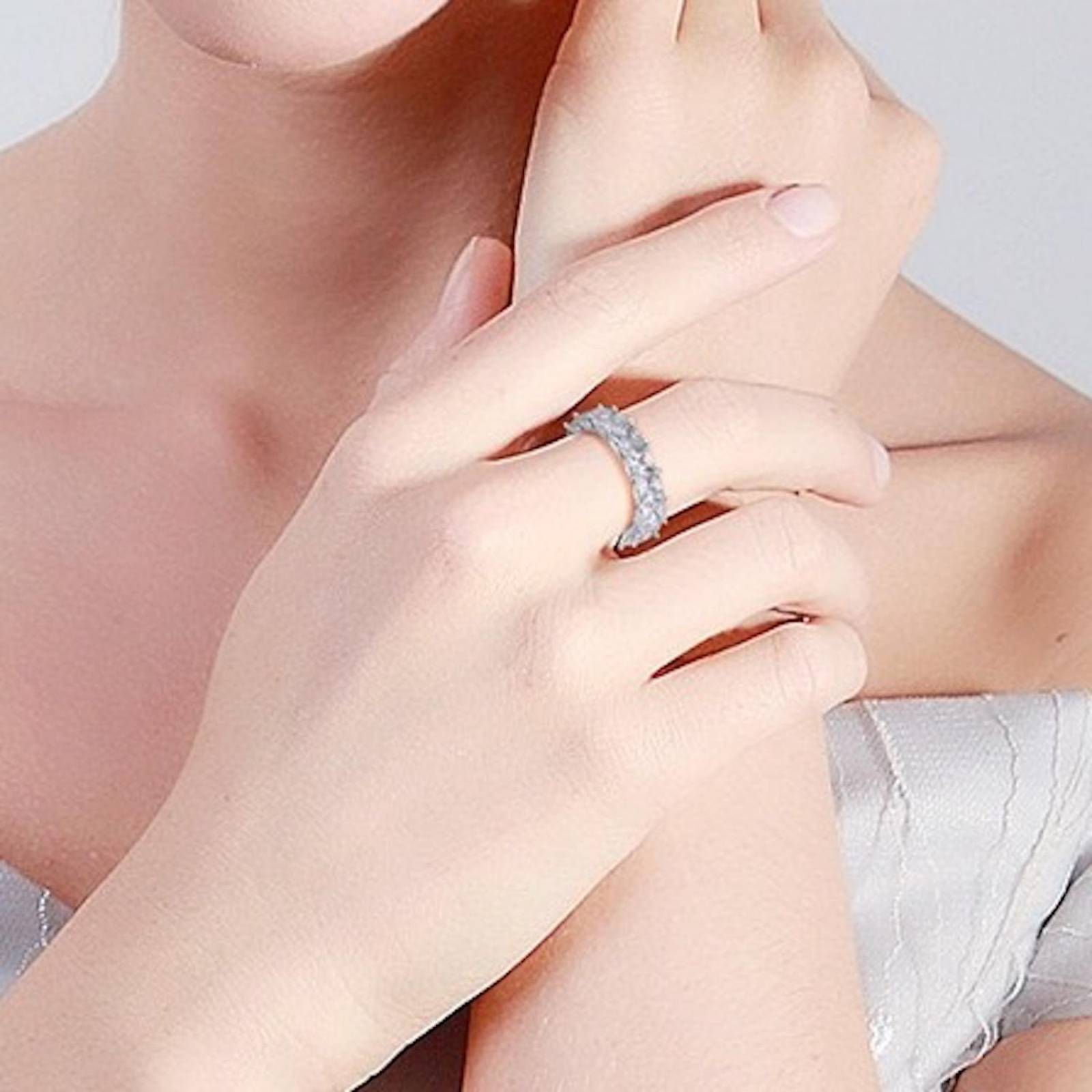 Anillo de Plata 925 Transparente Zirconias Grueso Talla 5 Plateado 9.0