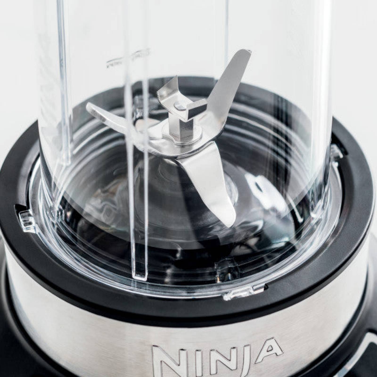 Licuadora Ninja Nutri Blender Pro con Auto iQ BN401 14 hp
