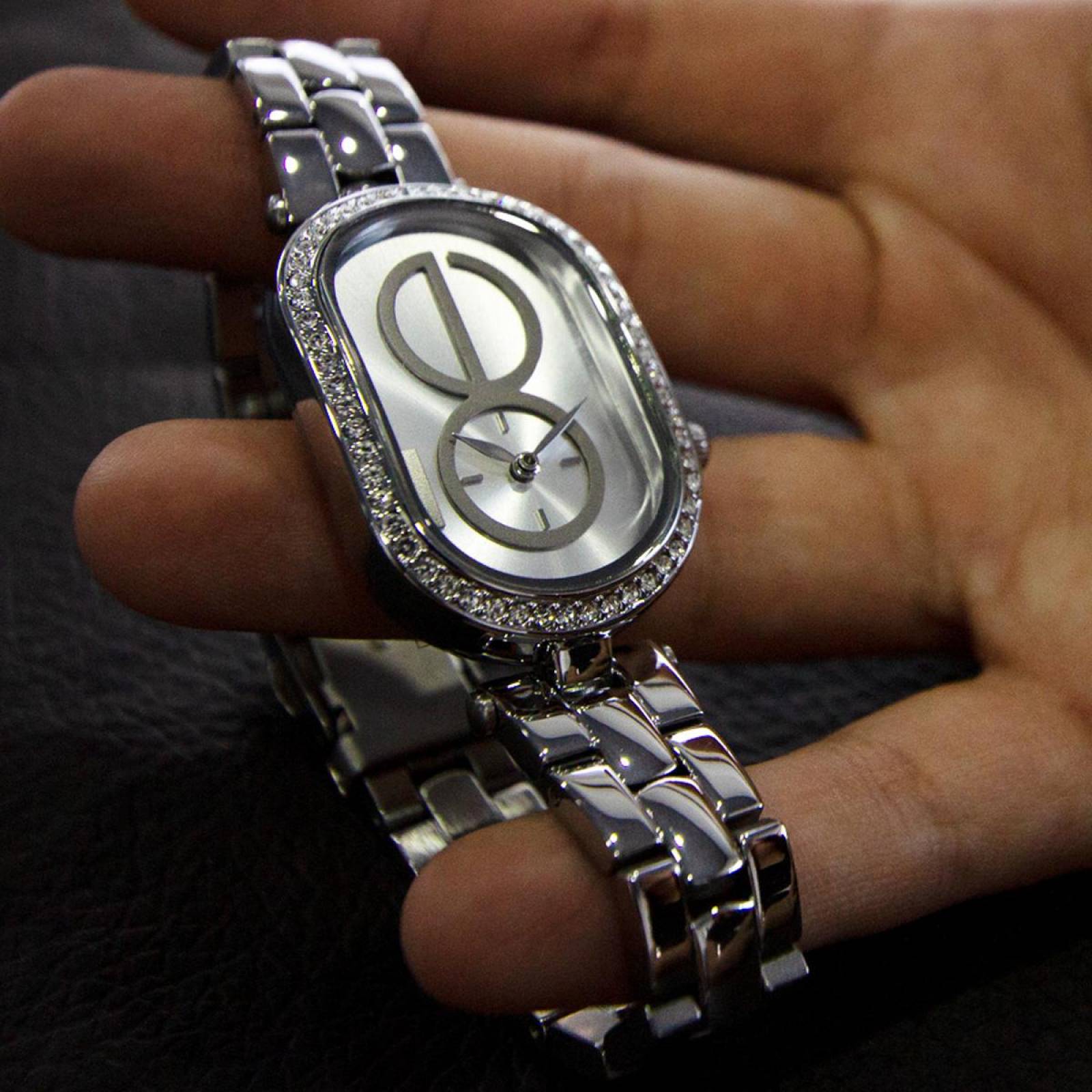 Cloe Reloj Análogo Dama Casual Correa De Acero Inoxidable Caja Ovalada OE2206 Plateado/Silver