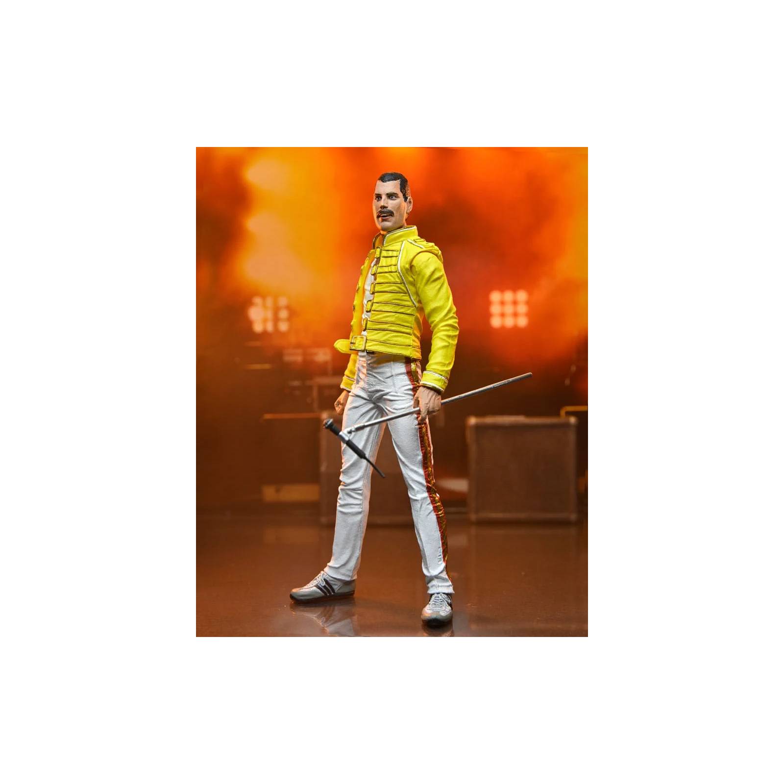 Figura Neca Freddie Mercury Chaqueta Amarilla 7 Pulgadas