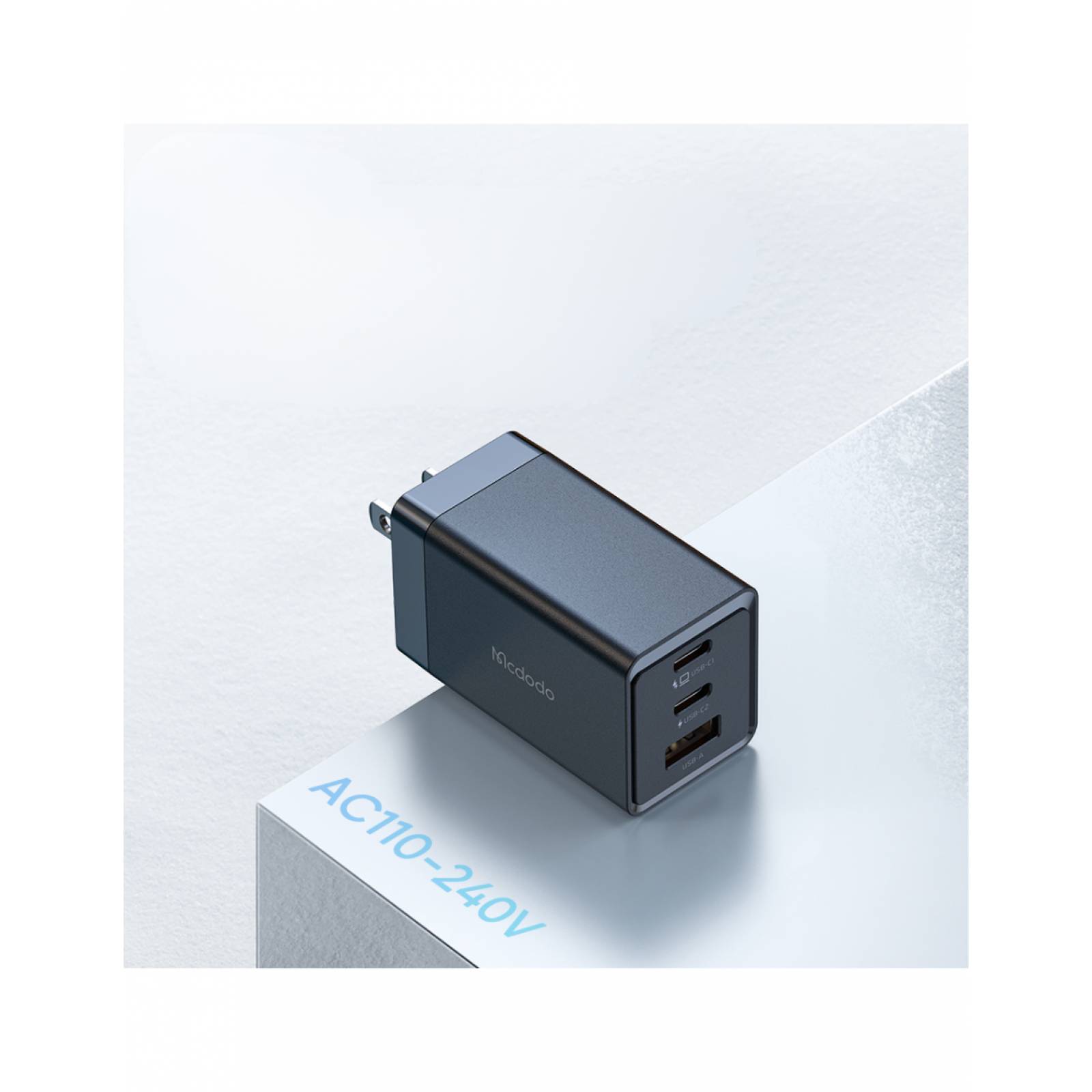 Cargador rápido 3 ranuras Mcdodo GaN 67W Pro  Negro.