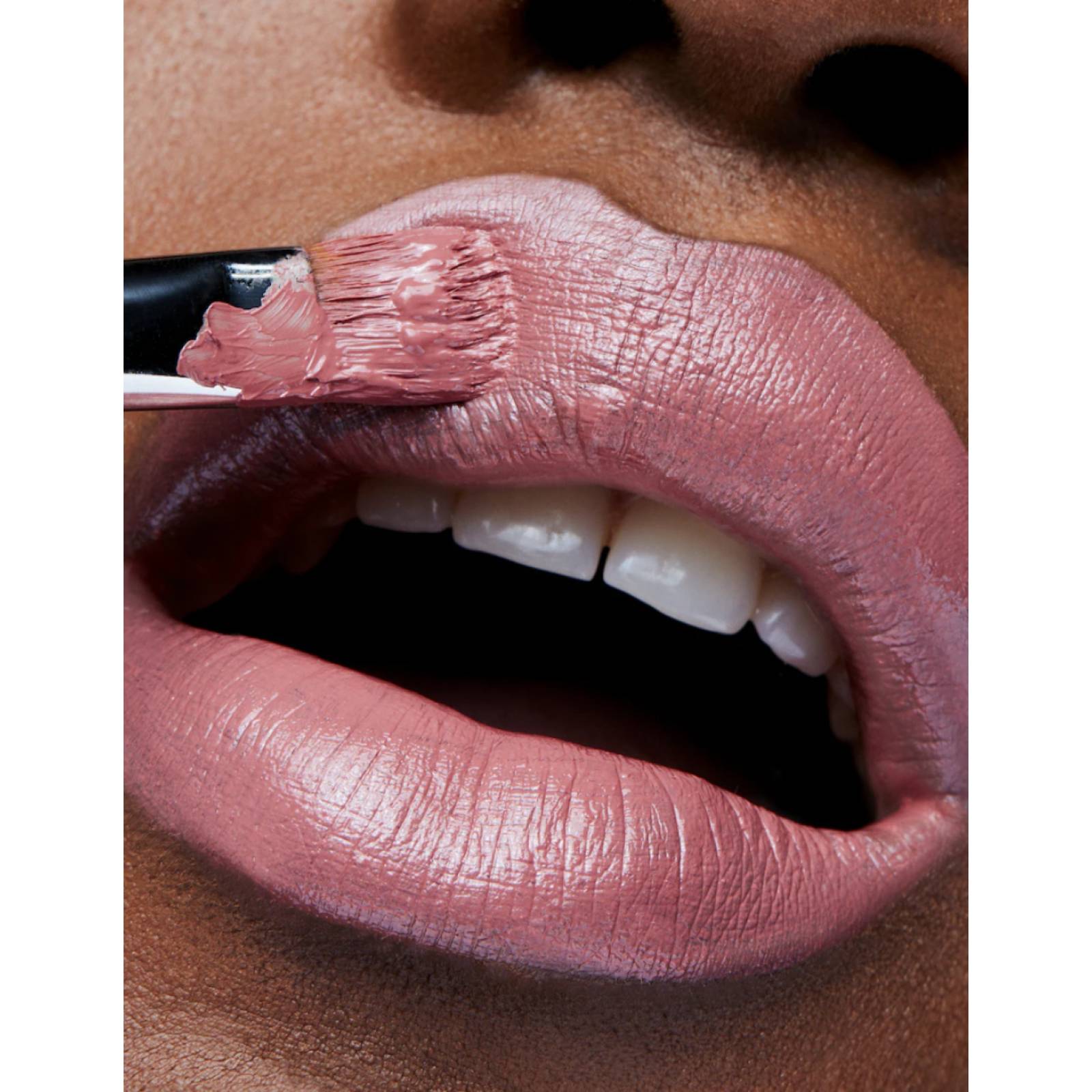 Labial MAC Amplified Lipstick Dubonnet Cosmo