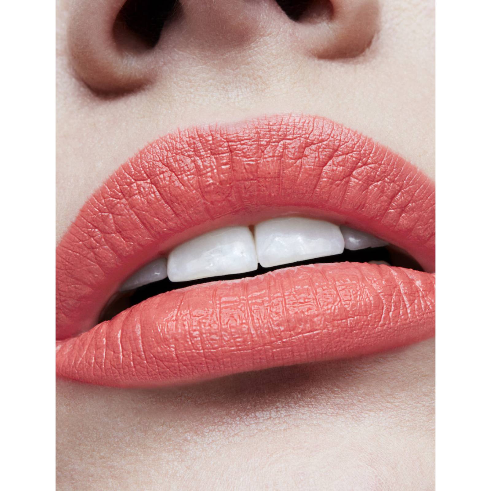 Labial MAC Amplified Lipstick Dubonnet Vegas Volt