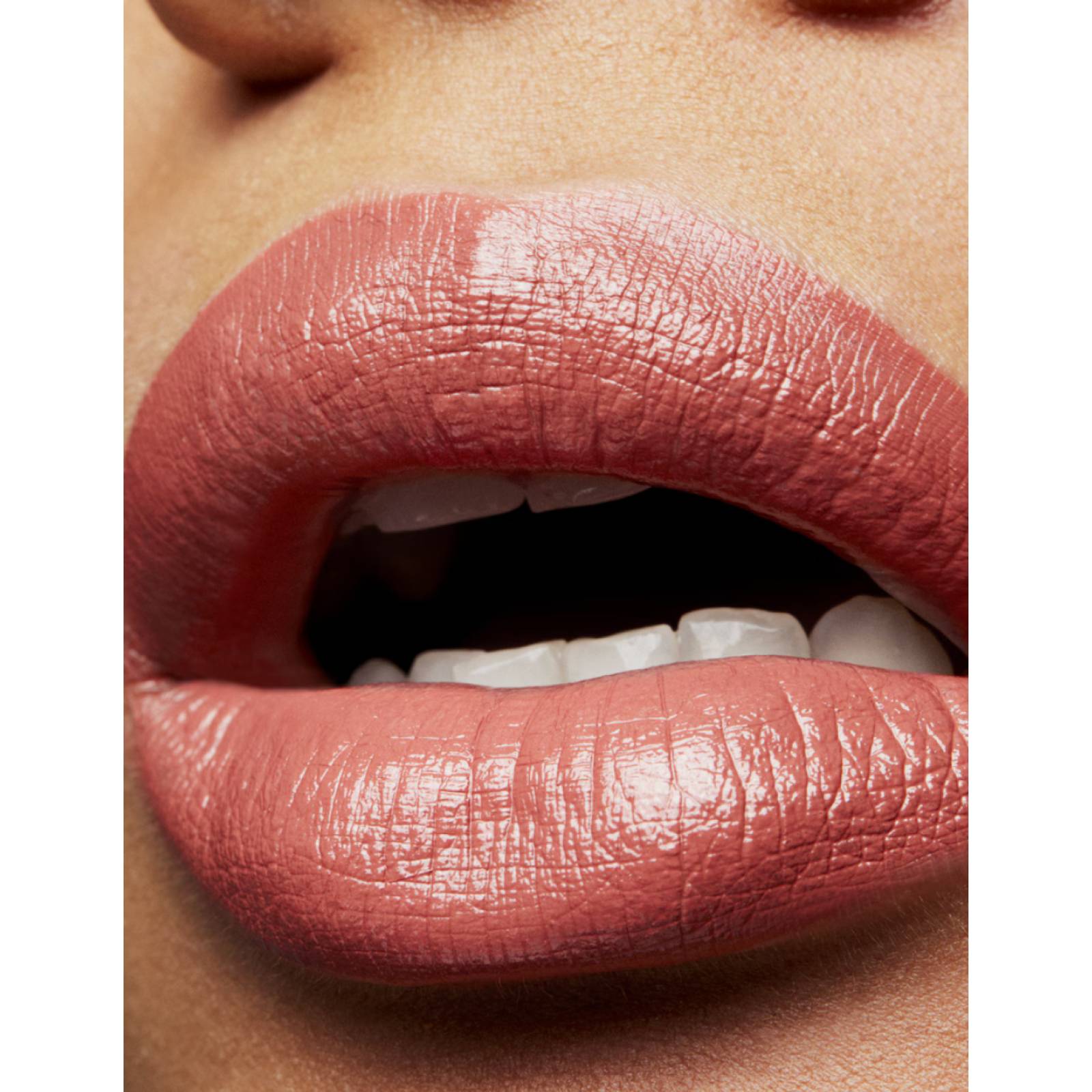Labial MAC Amplified Lipstick Dubonnet Smoked Almond