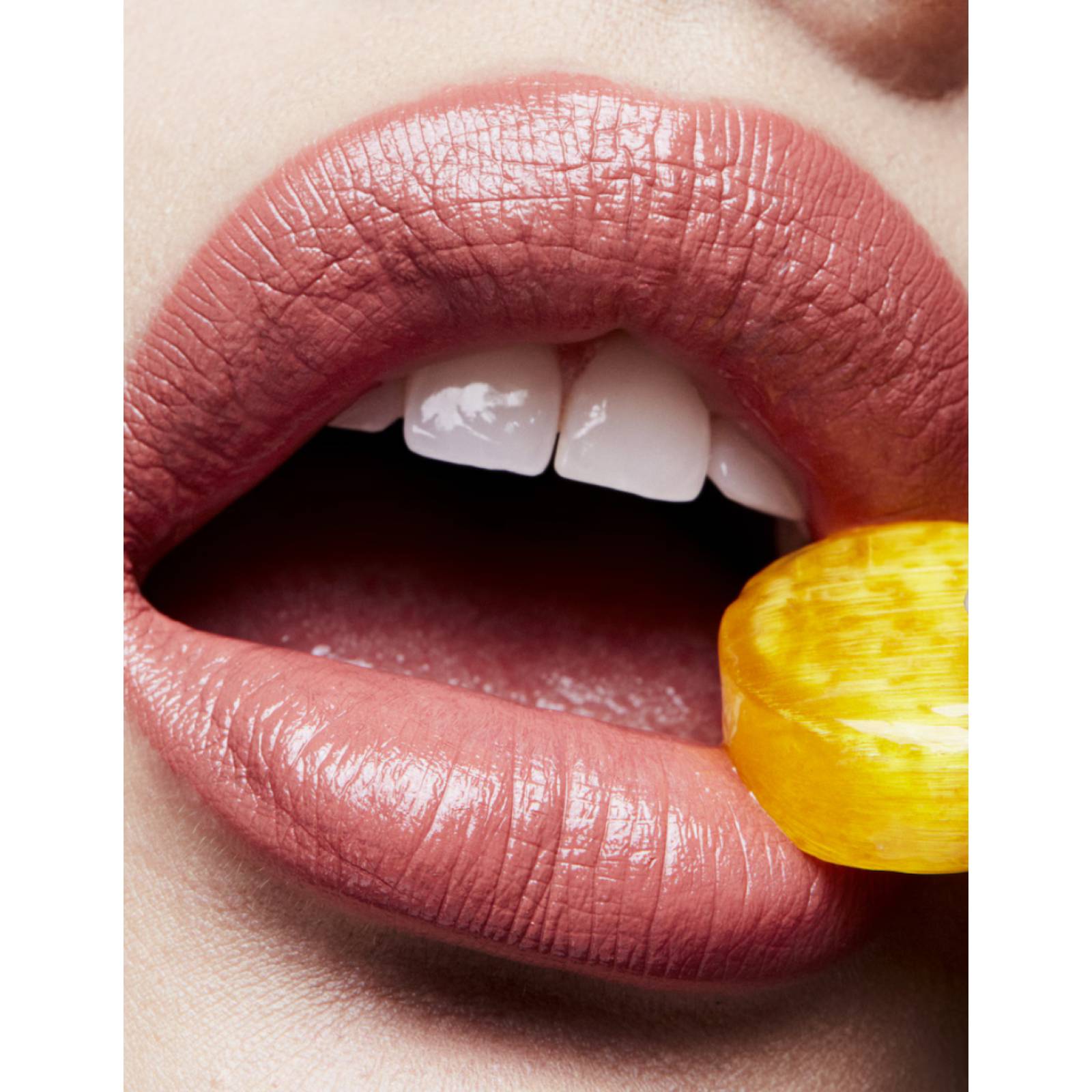 Labial MAC Amplified Lipstick Dubonnet Smoked Almond