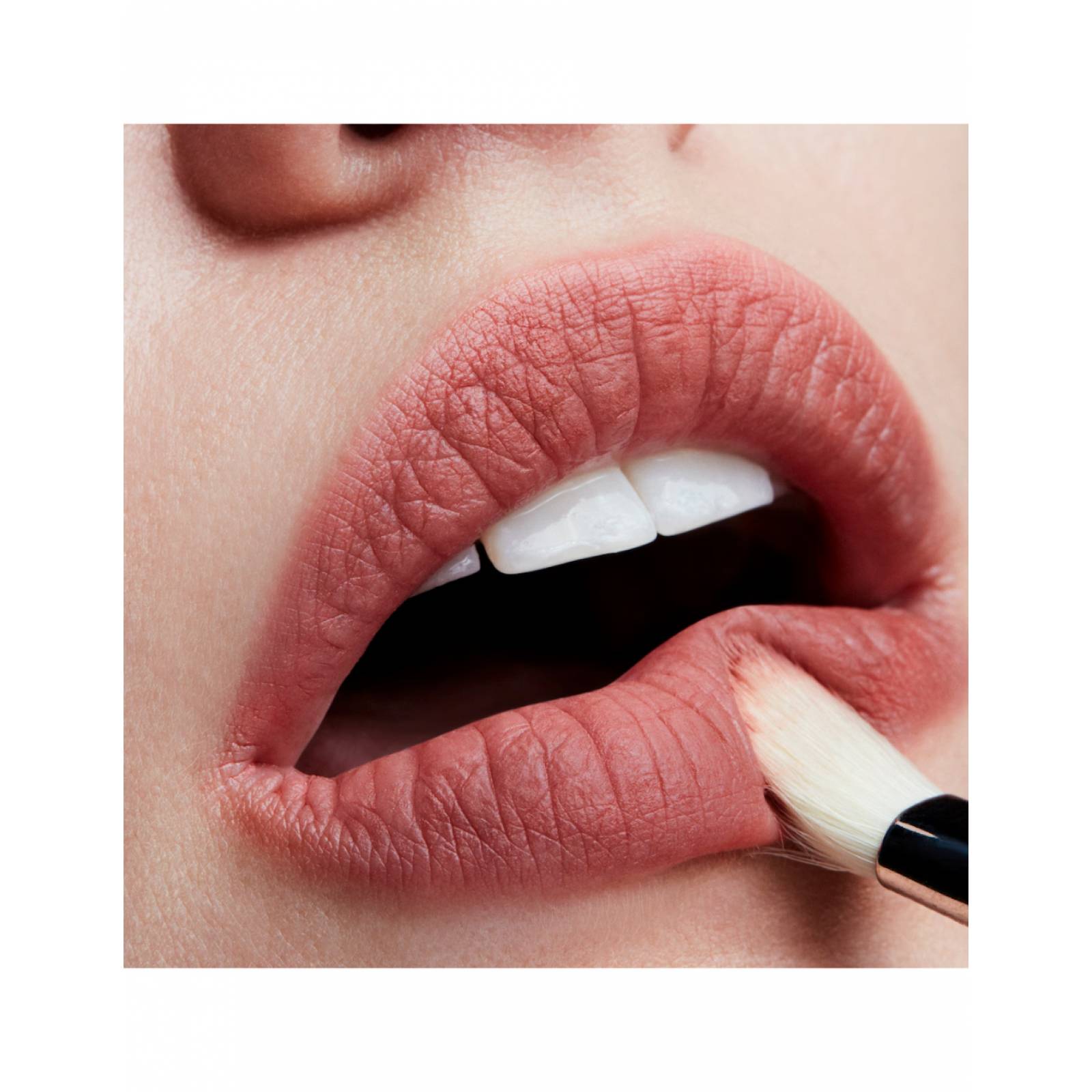 Labial MAC Powder Kiss Lipstick Sultry Move