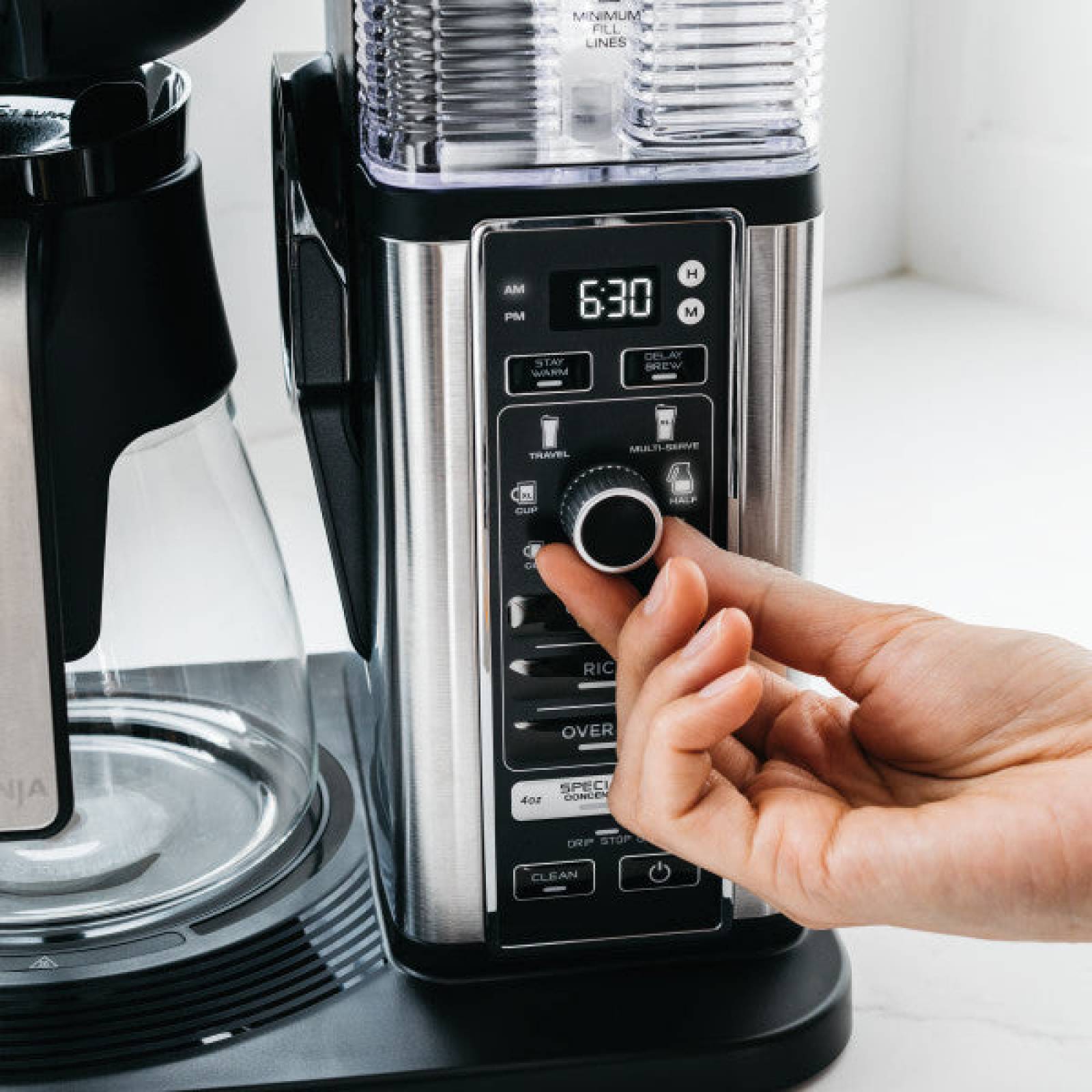 Cafetera Ninja CM401 10 tazas, 6 tamaños, 3 programas, espumador, cold brew, gris