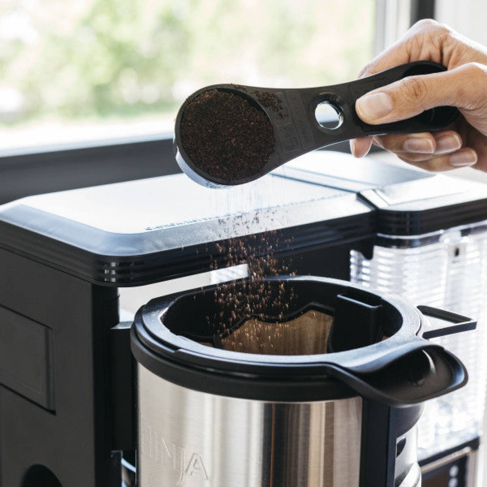 Cafetera Ninja CM401 10 tazas, 6 tamaños, 3 programas, espumador, cold brew, gris