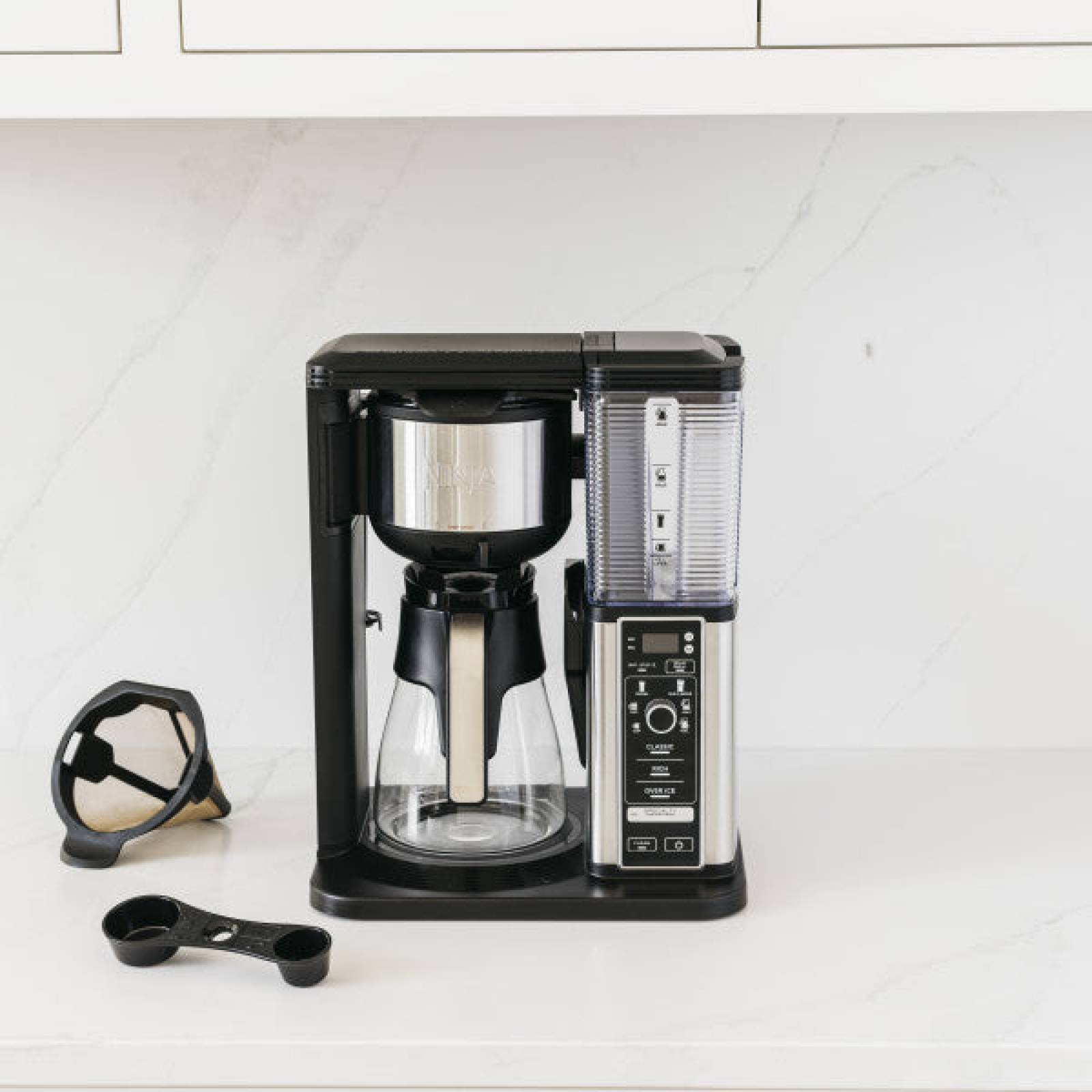 Cafetera Ninja CM401 10 tazas, 6 tamaños, 3 programas, espumador, cold brew, gris